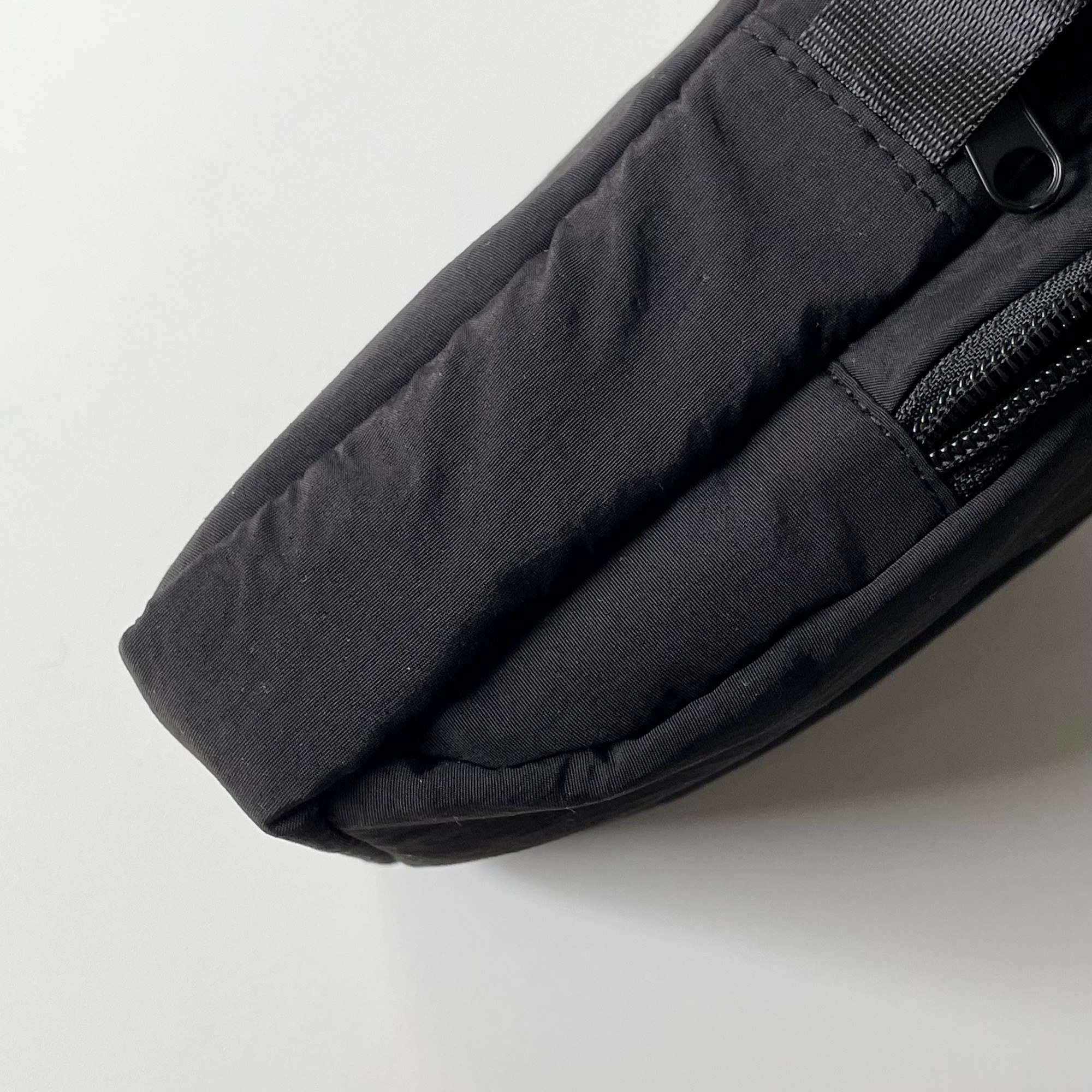 GU(ジーユー)のおすすめのメンズアイテム「ネックポーチ」