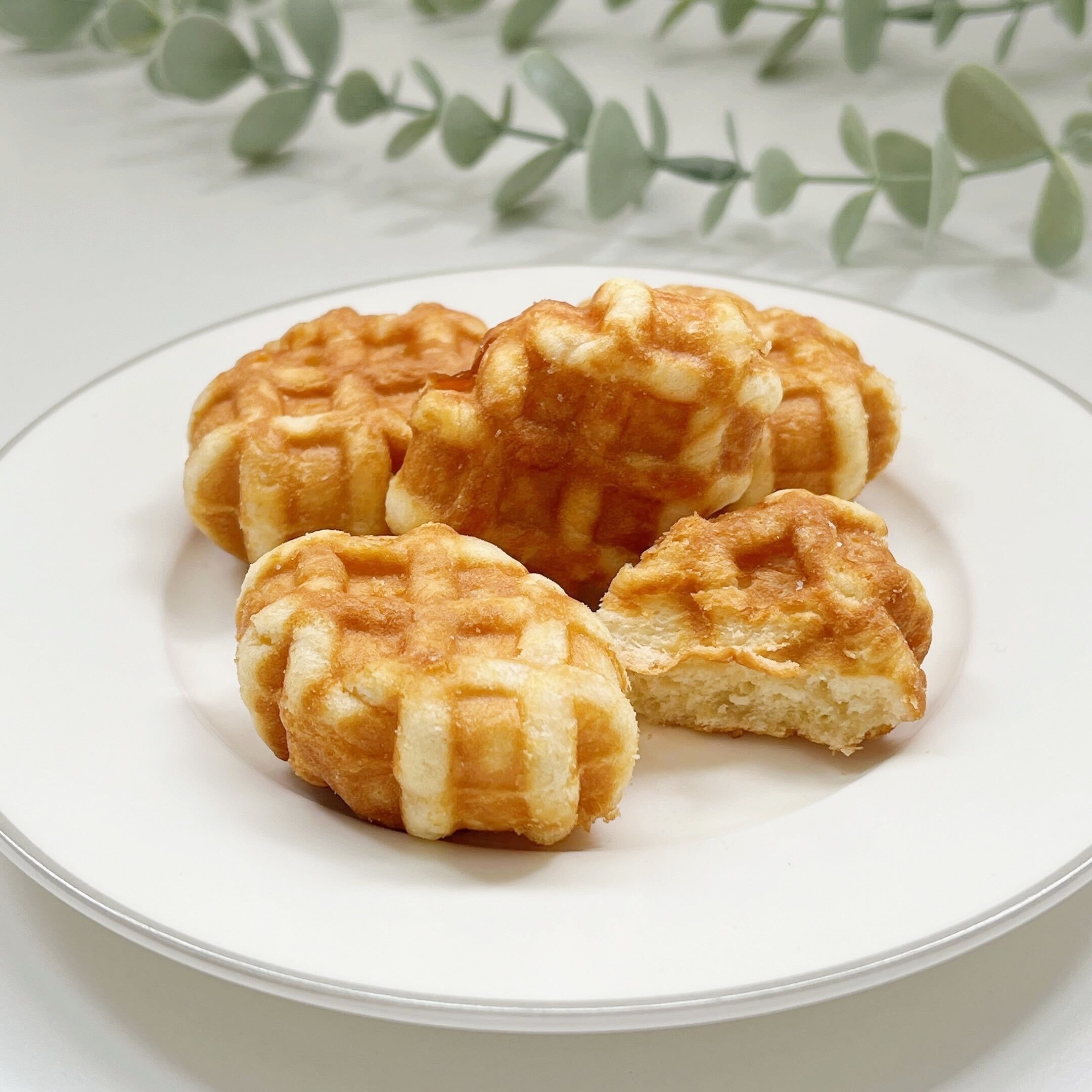 セブン-イレブンのオススメのお菓子「しっとりやわらか ふわふわっふる 5個」