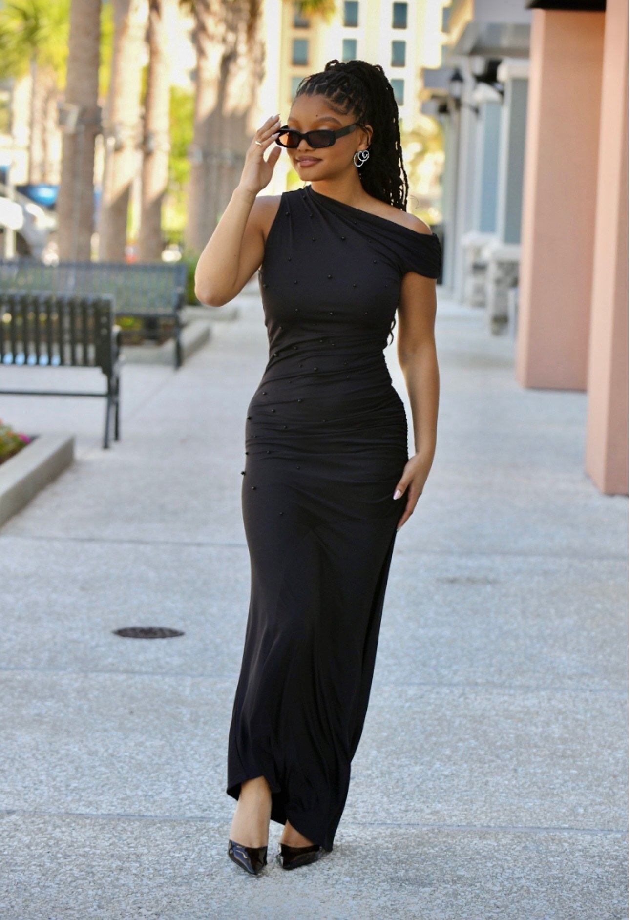 halle outside