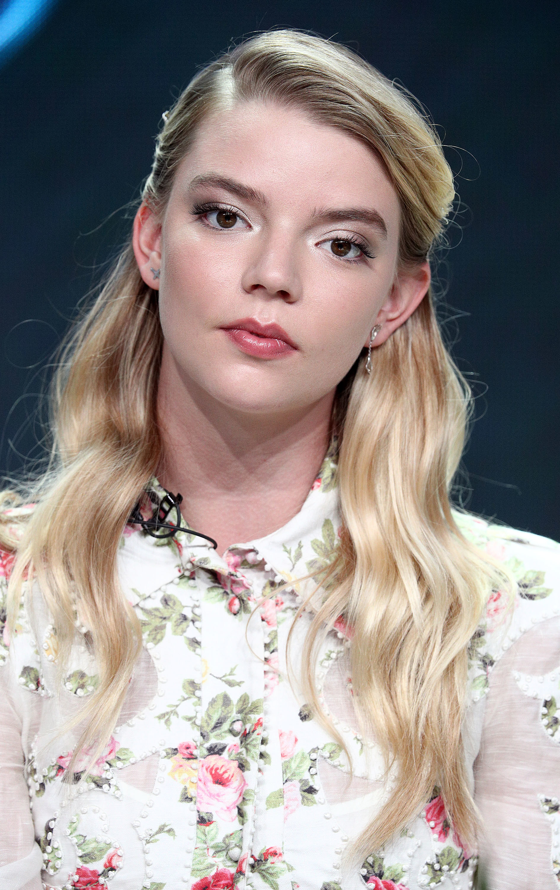 Anya Taylor-Joy shows us that we are still obsessed with the tiny waist