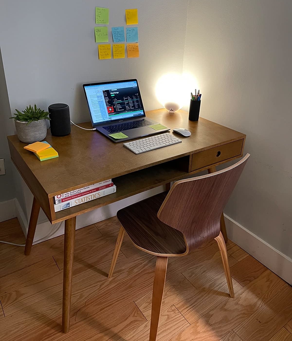 A reviewer&#x27;s photo of the writing desk with their laptop on it