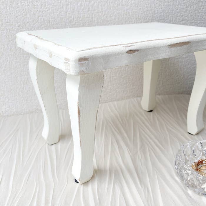 salut!（サリュ）のオススメのインテリア雑貨「【不思議の国のアリスインテリア】猫脚ディスプレイテーブルミニョン」