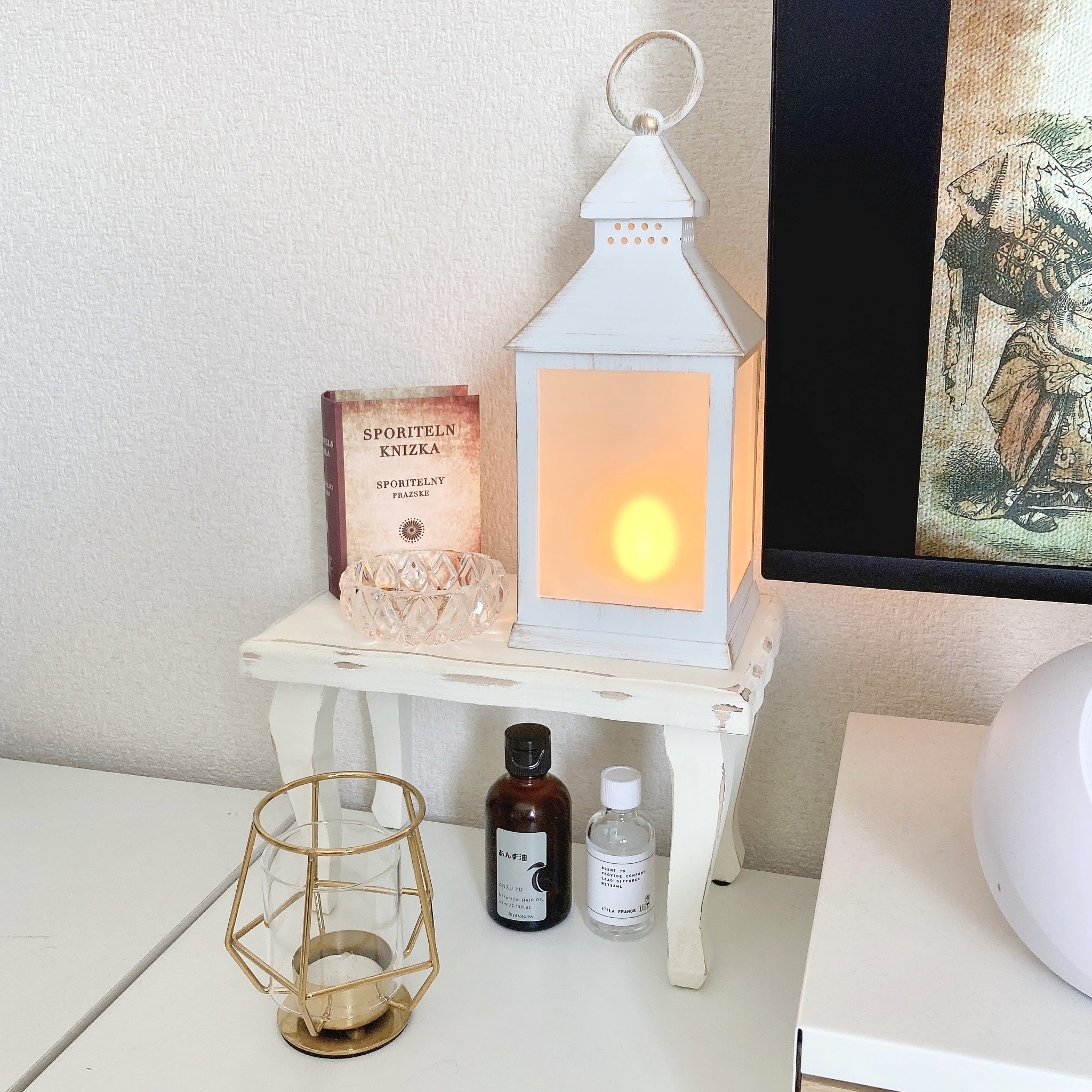 salut!（サリュ）のオススメのインテリア雑貨「【不思議の国のアリスインテリア】猫脚ディスプレイテーブルミニョン」