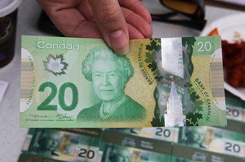 Canadian money 20 dollar bills