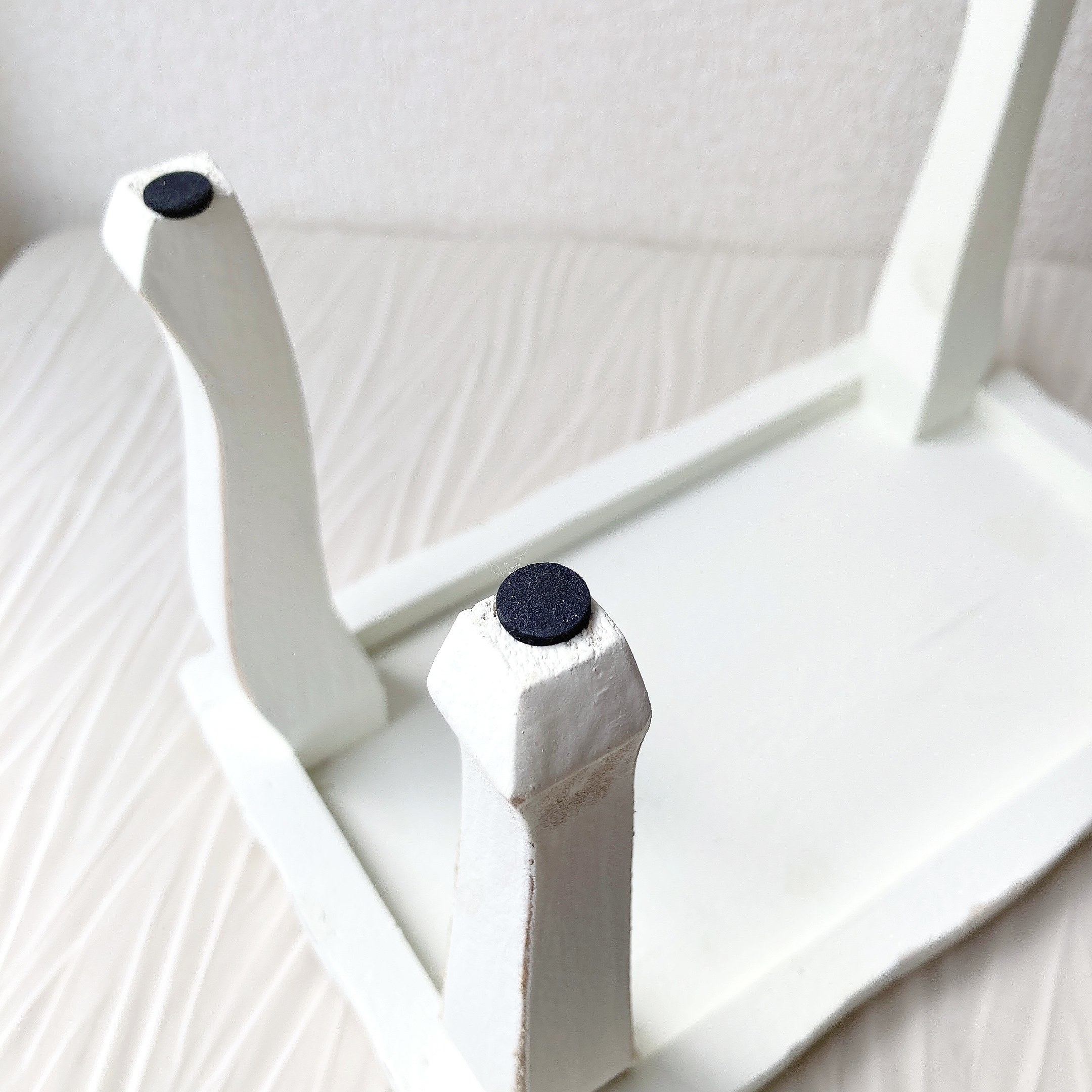 salut!（サリュ）のオススメのインテリア雑貨「【不思議の国のアリスインテリア】猫脚ディスプレイテーブルミニョン」