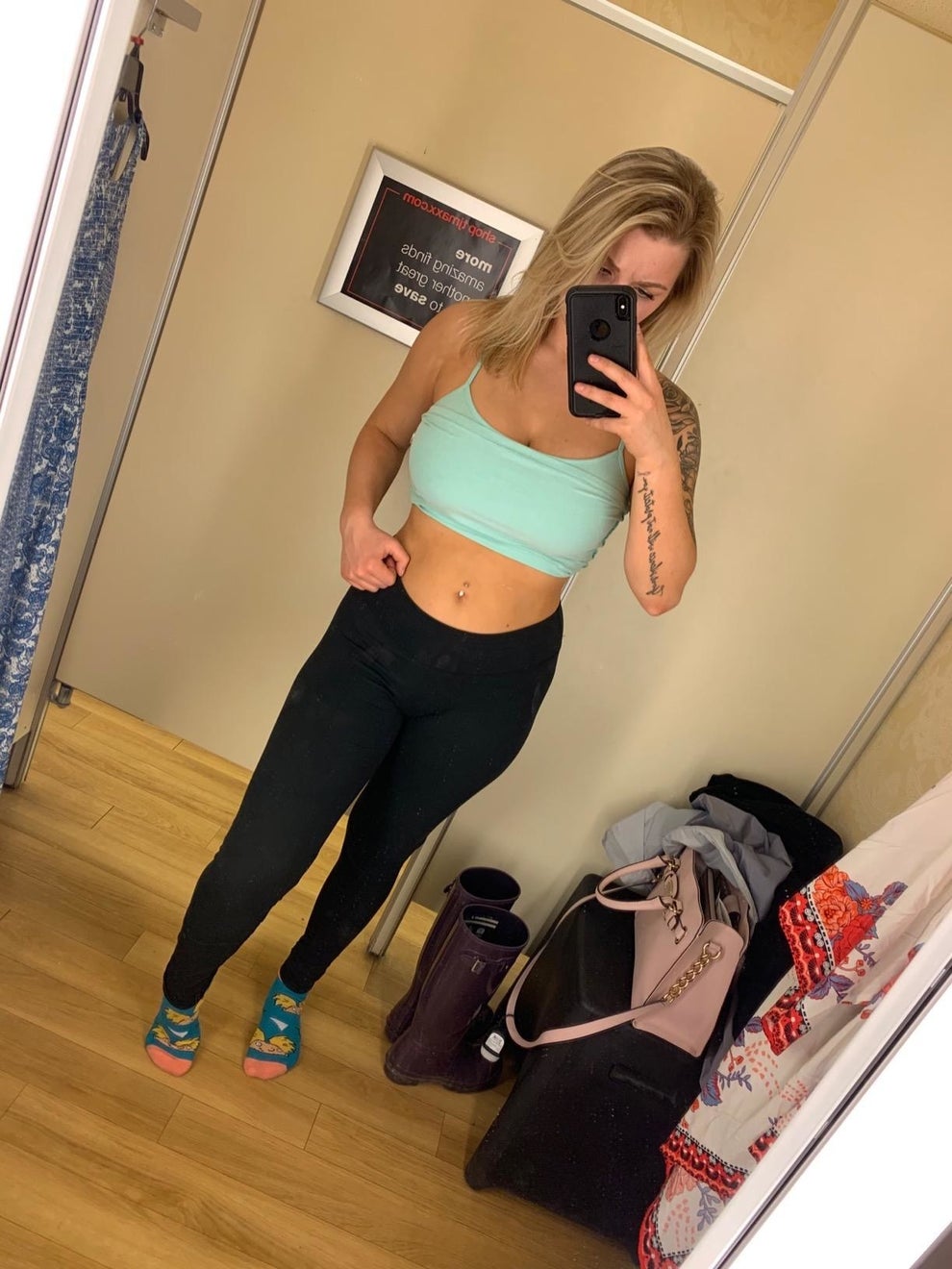 Selfie Sunday] Selfie from changing room before my yoga practice. Found a  great place where we practice in a quite dark room. Leggings from Popfit,  Crop top thrifted, brand is F&F sports. 