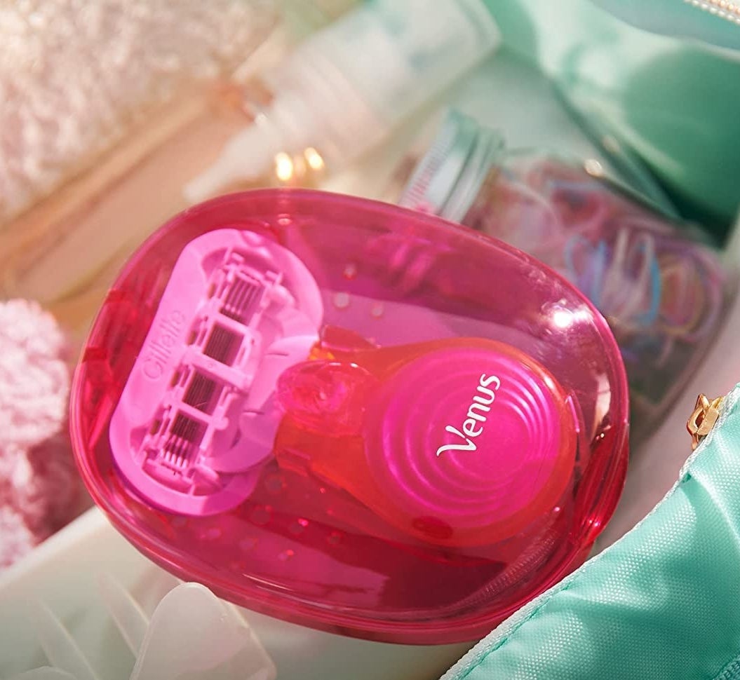 a tiny venus razor in a tiny case