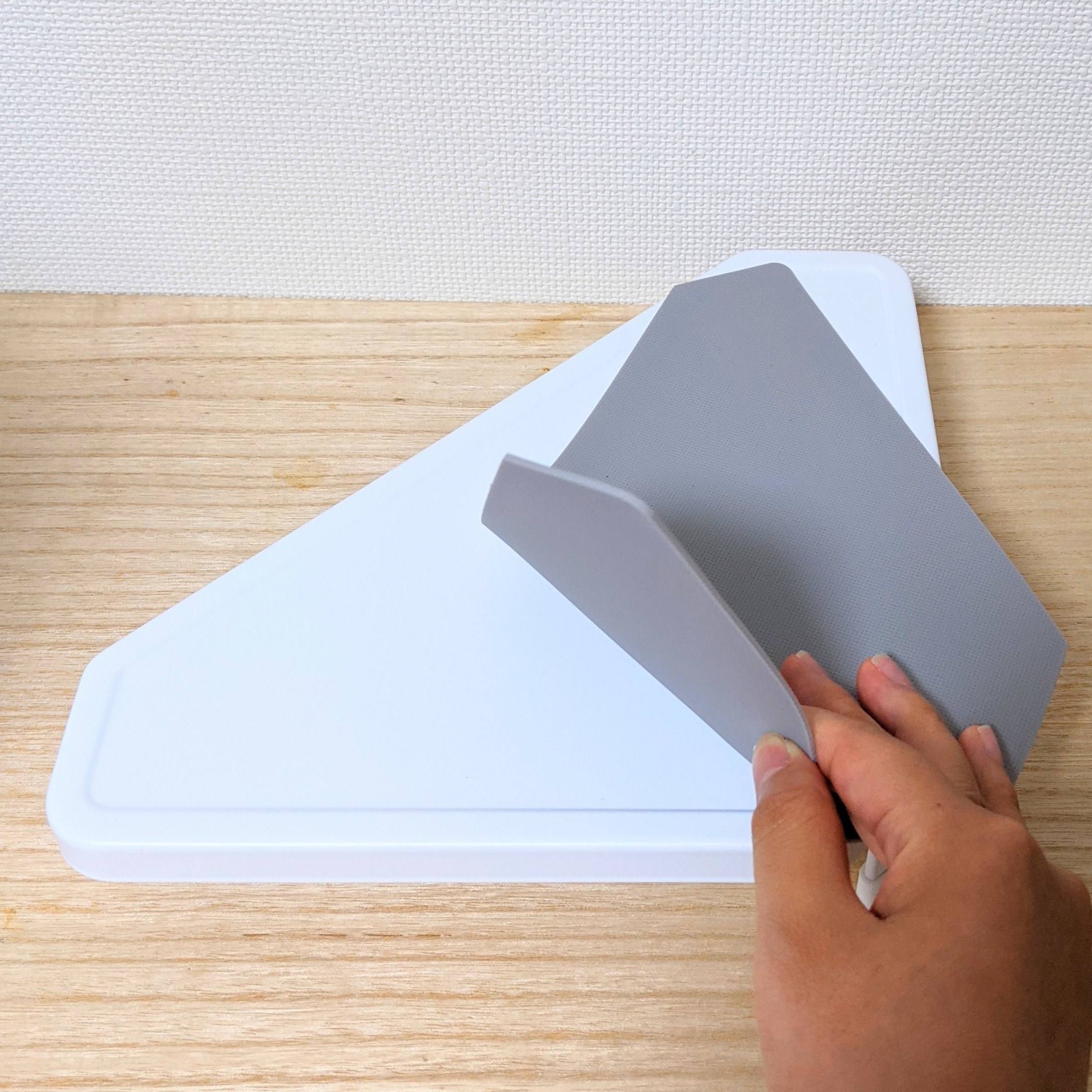 ニトリのオススメのキッチングッズ「コンロコーナーラック（FLAT ホワイト）」