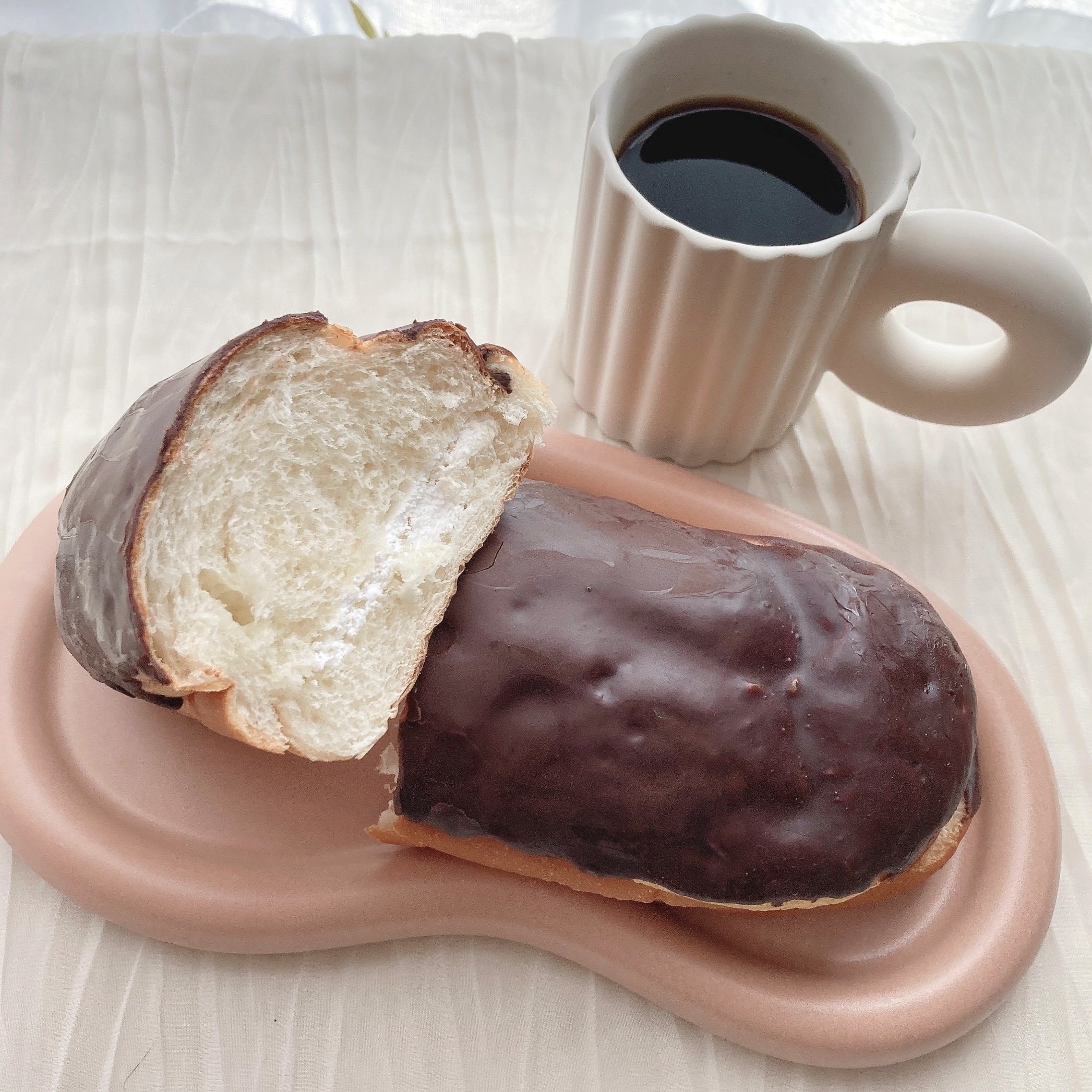 LAWSON（ローソン）のオススメのパン「食べ応え満足！チョコシューロール」