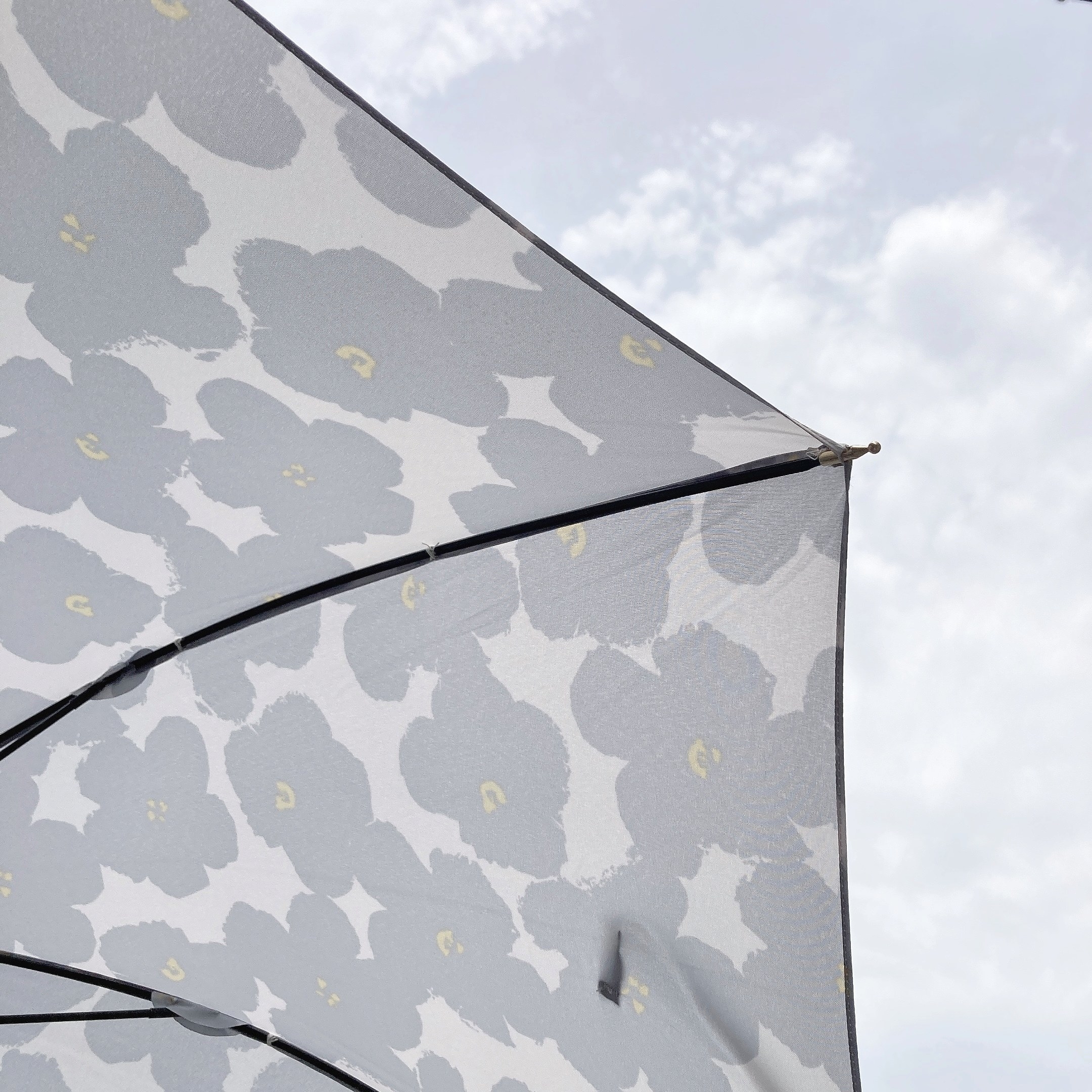 Francfranc（フランフラン）のオススメの傘「ハナプリント 長傘 58cm グレー（晴雨兼用）」