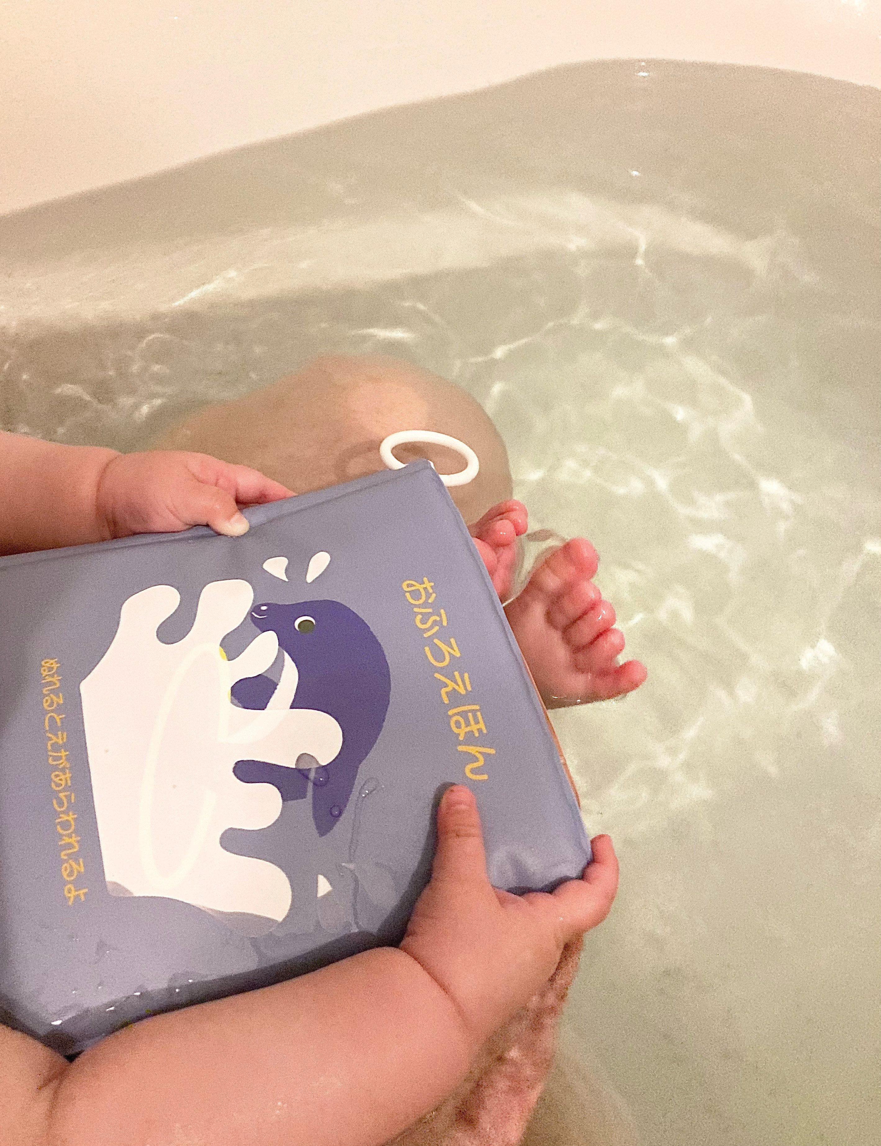 3COINS（スリーコインズ）のキッズおもちゃ「【こどものバスタイム】色が出てくるおふろ絵本」