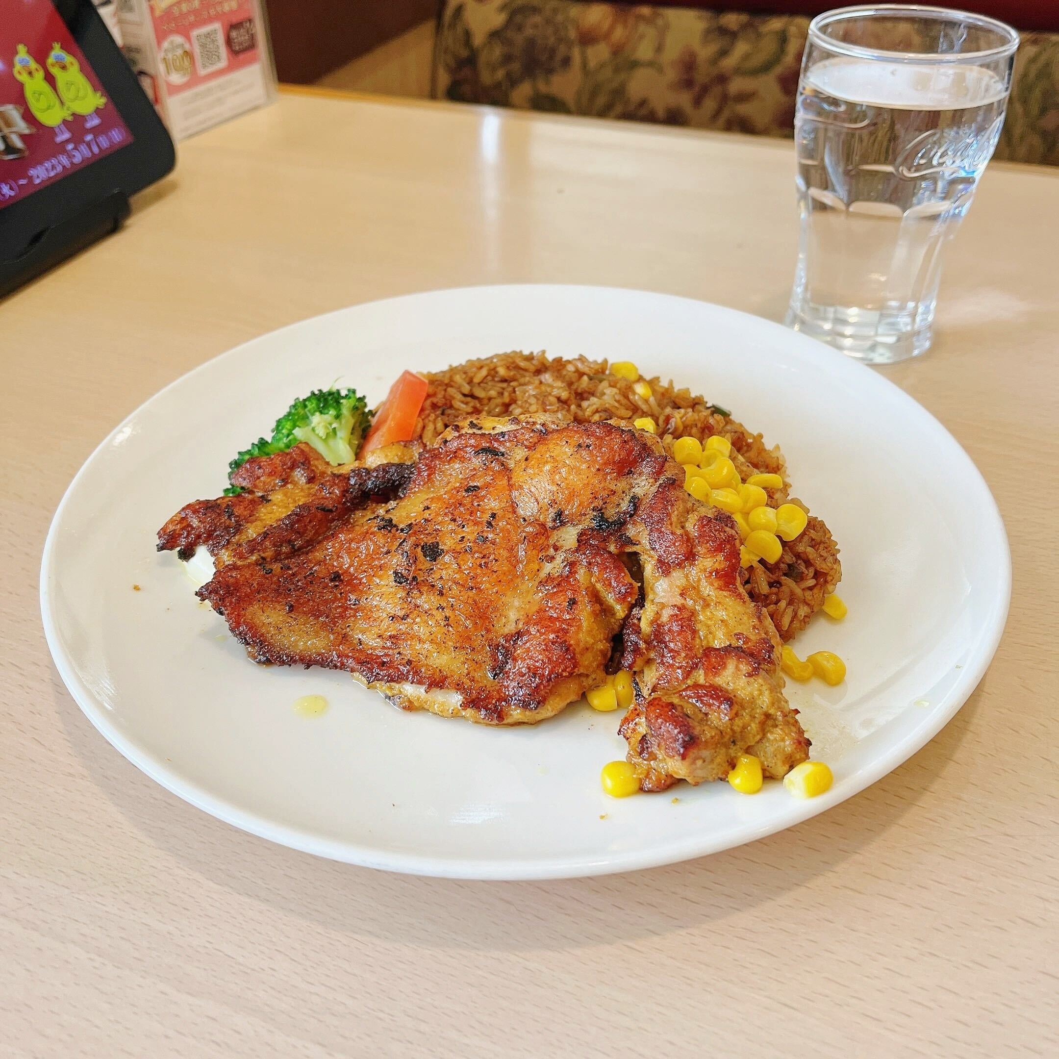 ジョナサンのオススメのメニュー「タンドリーチキン＆メキシカンピラフ」