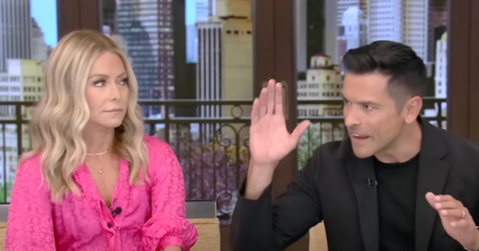 Kelly Ripa And Mark Consuelos Are Facing Backlash For Their Co-Hosting On “Live” And I Don’t Agree With It