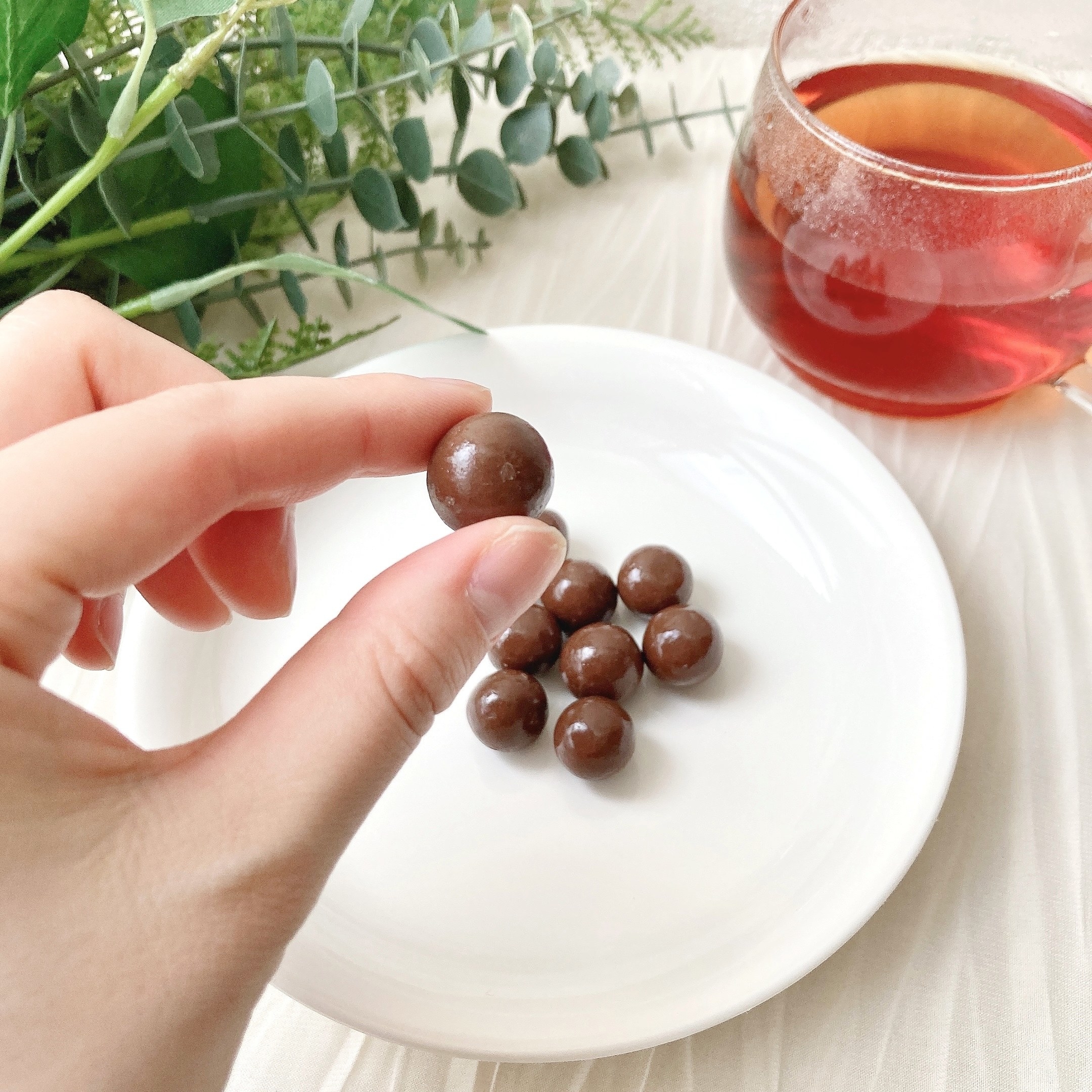 セブン-イレブンのオススメのスイーツ「7プレミアム チョコっとグミ シャインマスカット味」