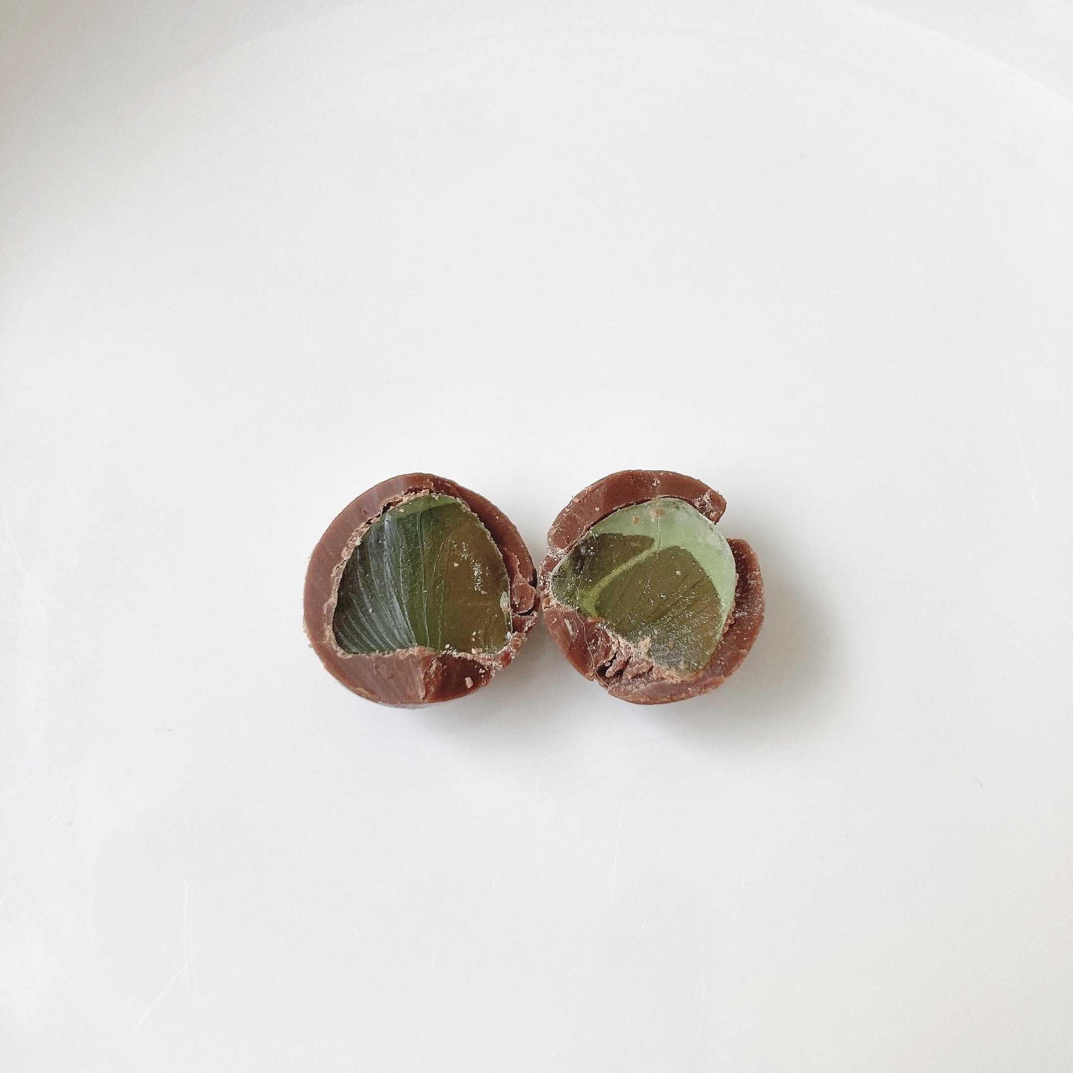 セブン-イレブンのオススメのスイーツ「7プレミアム チョコっとグミ シャインマスカット味」