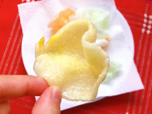 KALDI（カルディ）のオススメのお菓子「連発牌 龍蝦片（えびせん）5色」