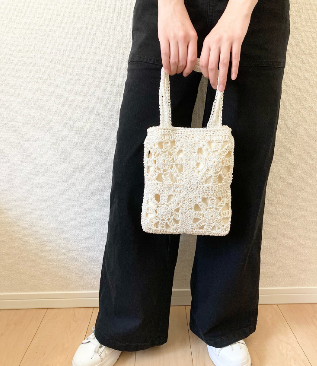 niko and&hellip;（ニコアンド）の大容量バッグ「オリジナルフラワーメタリックショルダーバッグ」のコーディネート