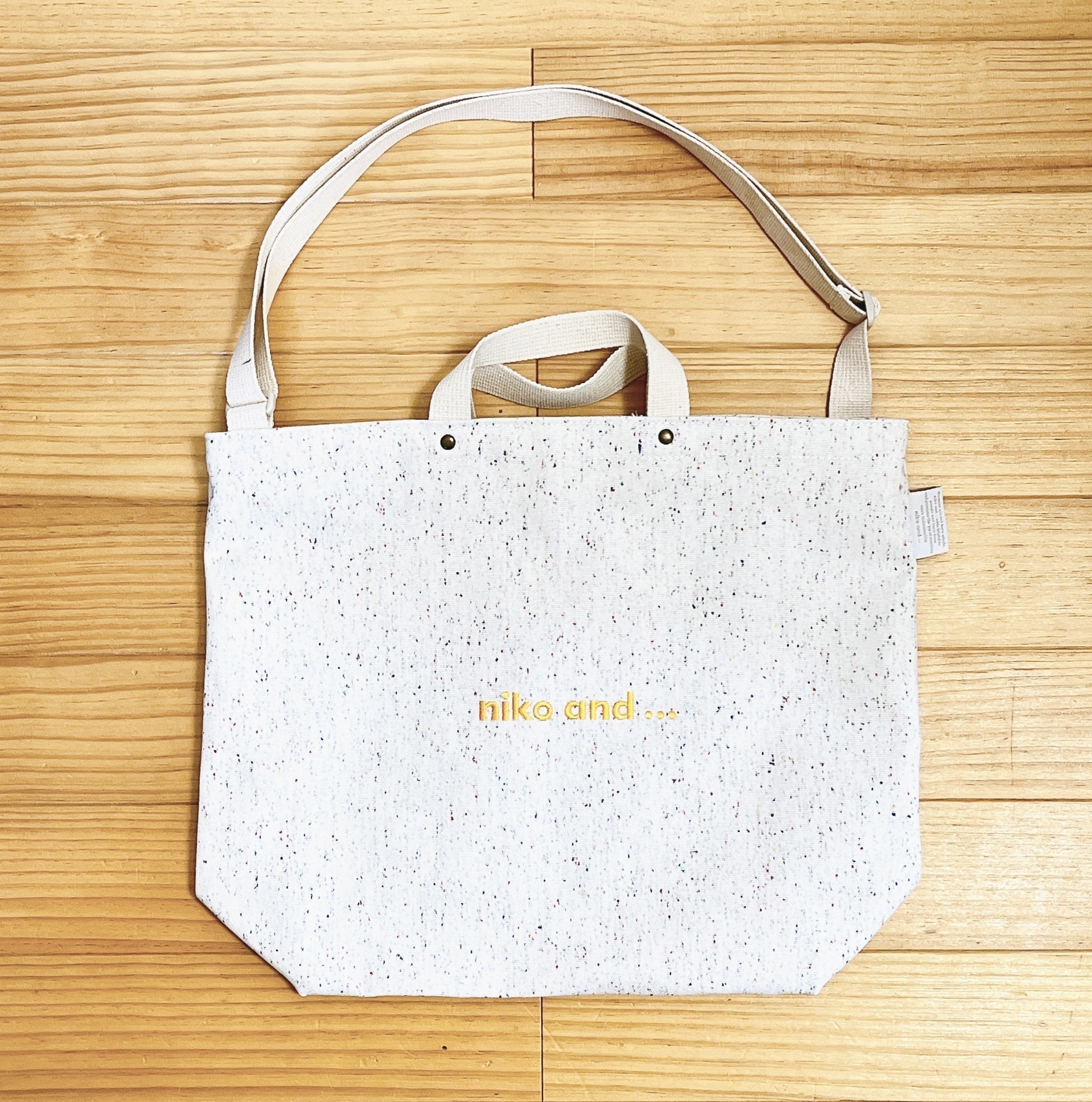 niko and&hellip;（ニコアンド）の大容量バッグ「オリジナルニコロゴネップ柄2WAYトートバッグ」