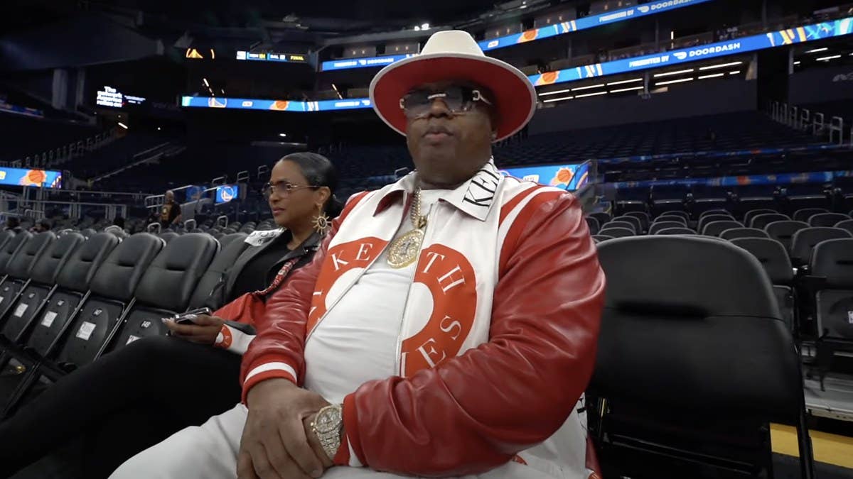 E-40 has dropped off a new single and video titled "Front Row 40" and it features clips of stars like Diddy, 2 Chainz, Too Short, and many more.