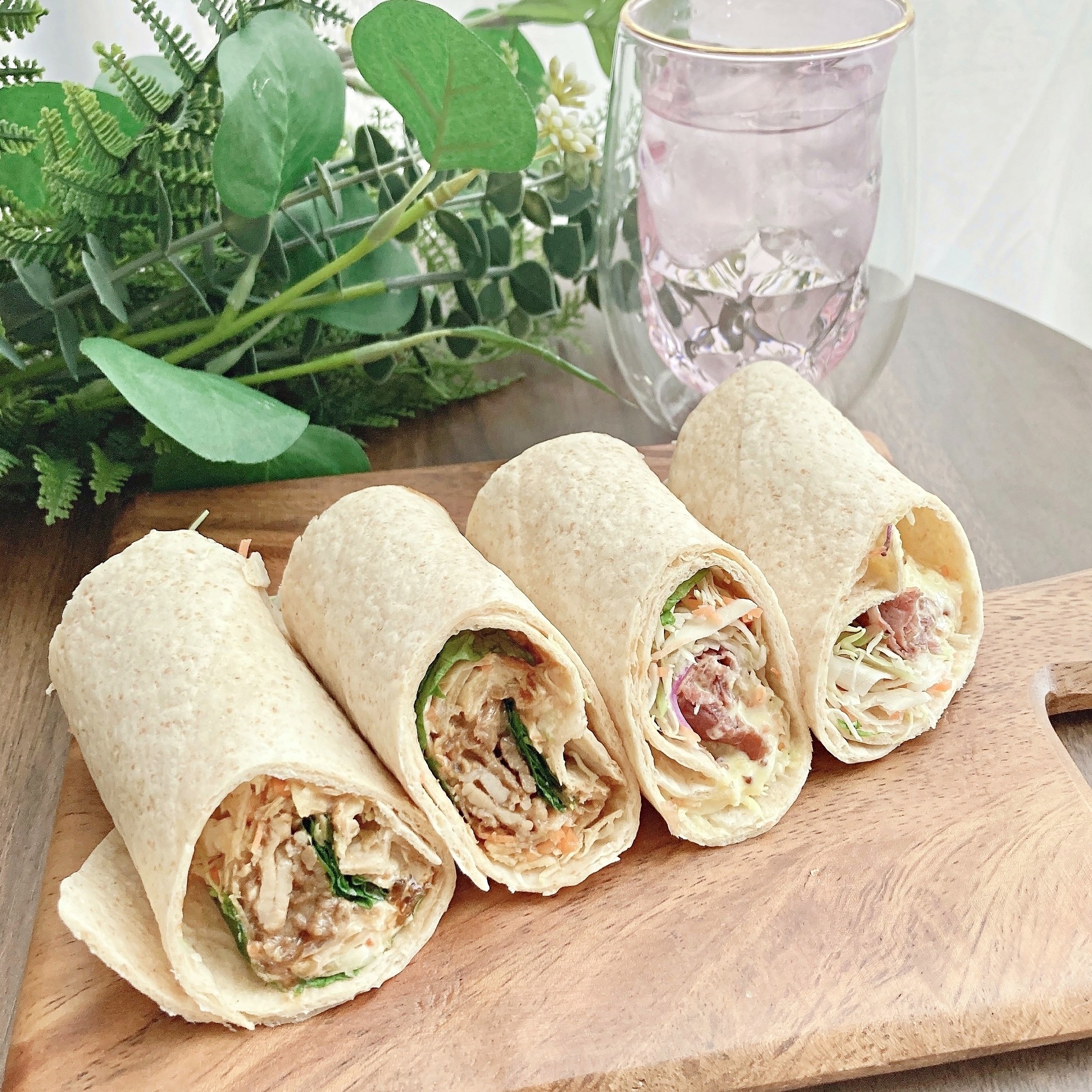 FamilyMart（ファミリーマート）のオススメのヘルシーフード「香ばし生地のトルティーヤ牛焼肉とパストラミ」