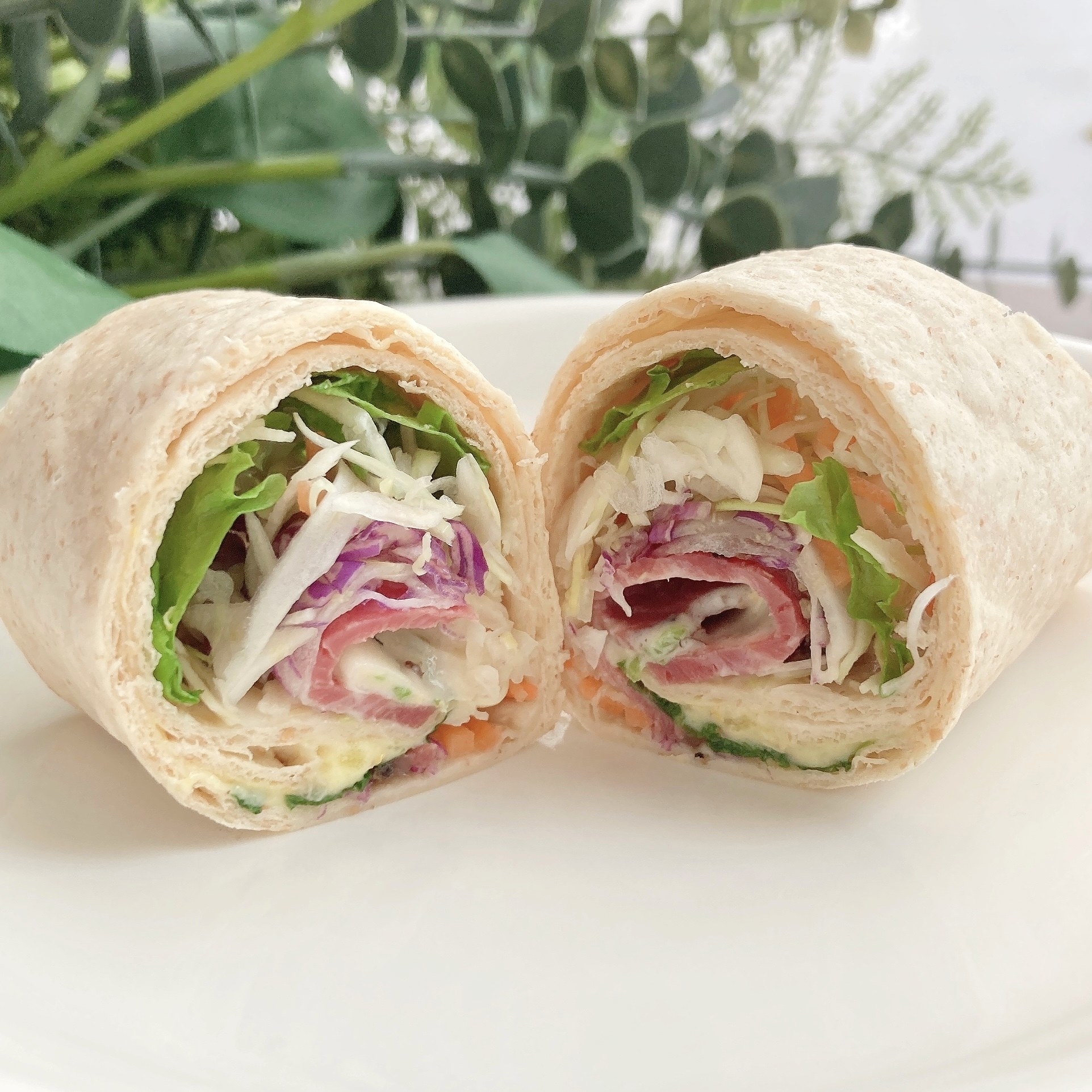 FamilyMart（ファミリーマート）のオススメのヘルシーフード「香ばし生地のトルティーヤ牛焼肉とパストラミ」