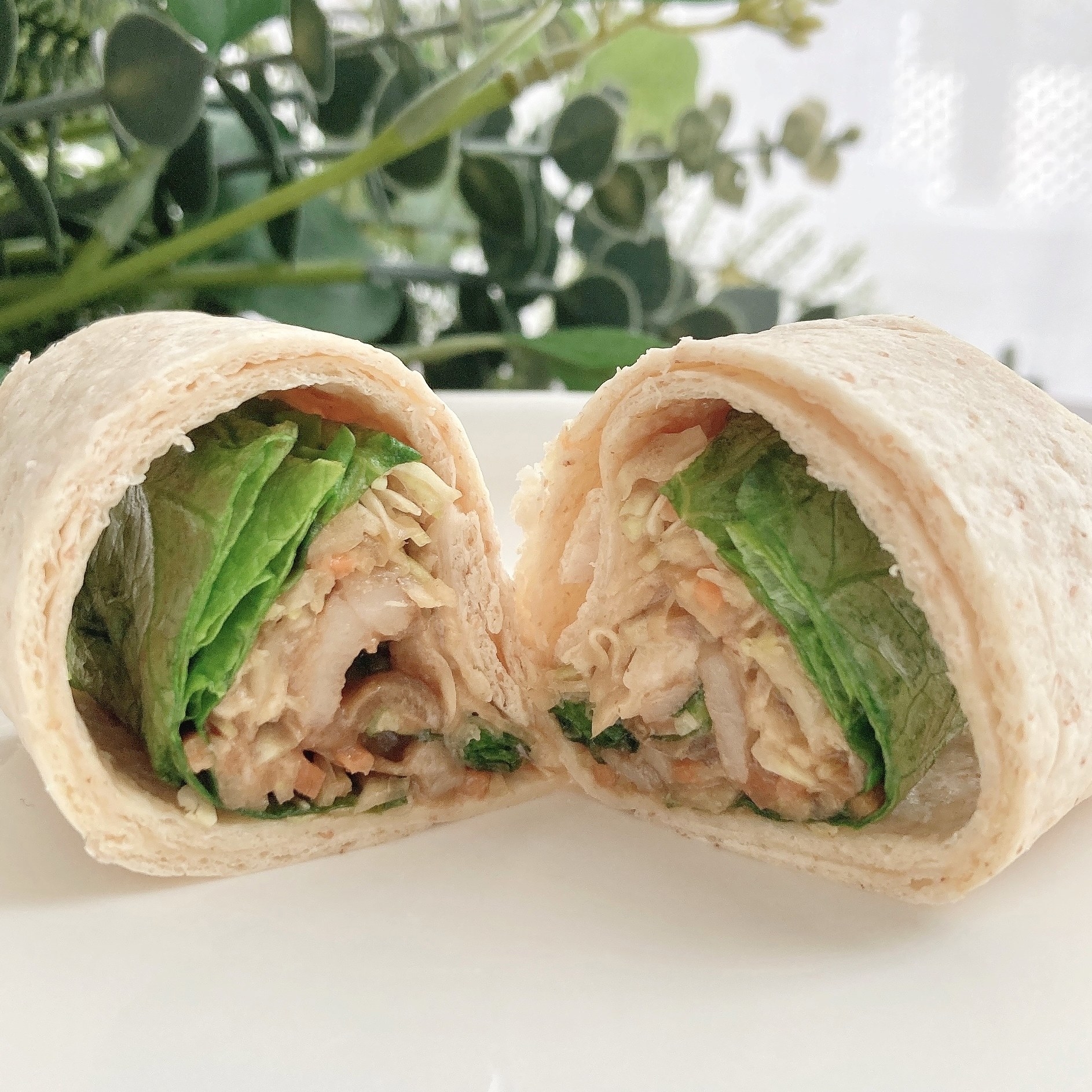 FamilyMart（ファミリーマート）のオススメのヘルシーフード「香ばし生地のトルティーヤ牛焼肉とパストラミ」