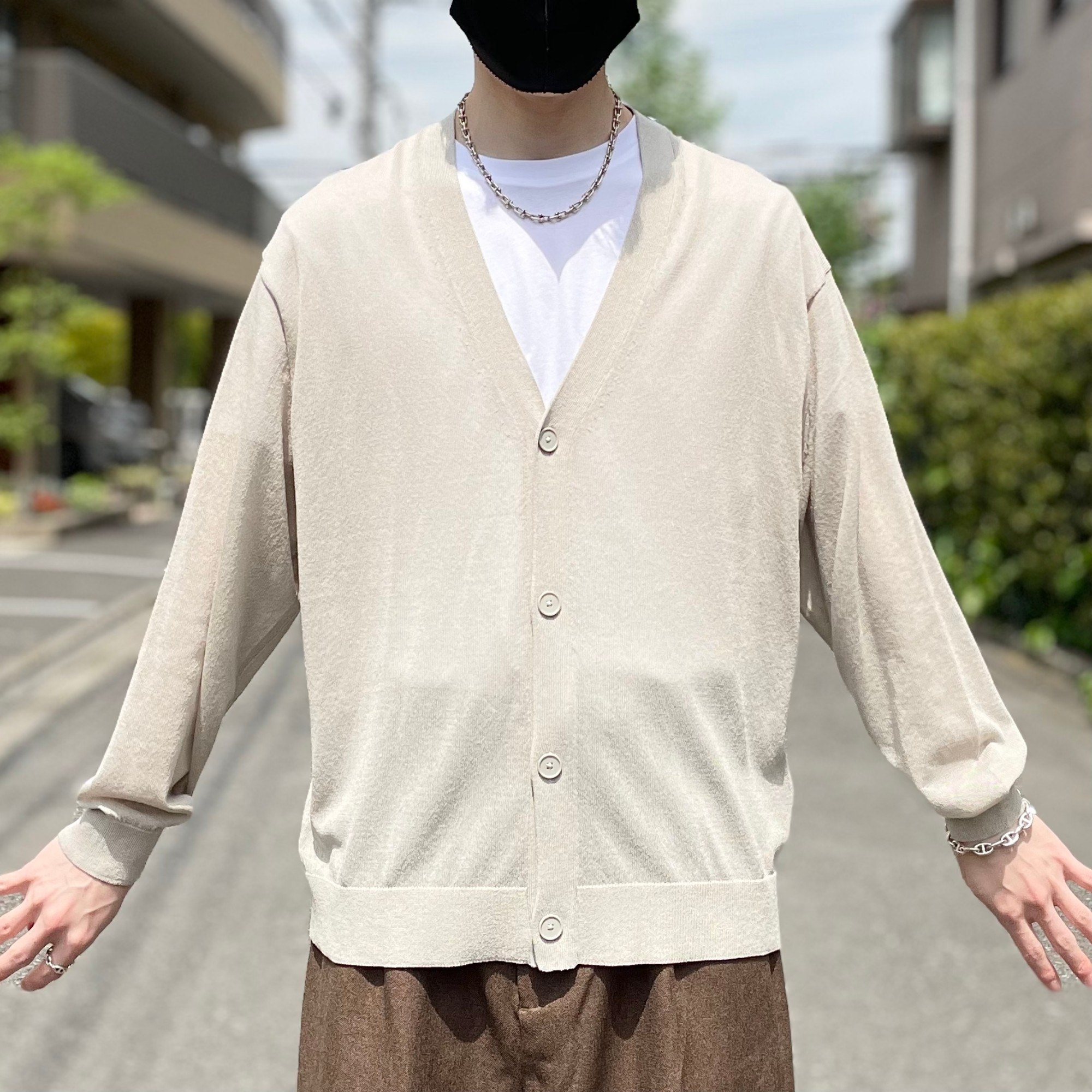 GU】これが1990円はありがたい！サラッと気持ちいい「透け感トップス