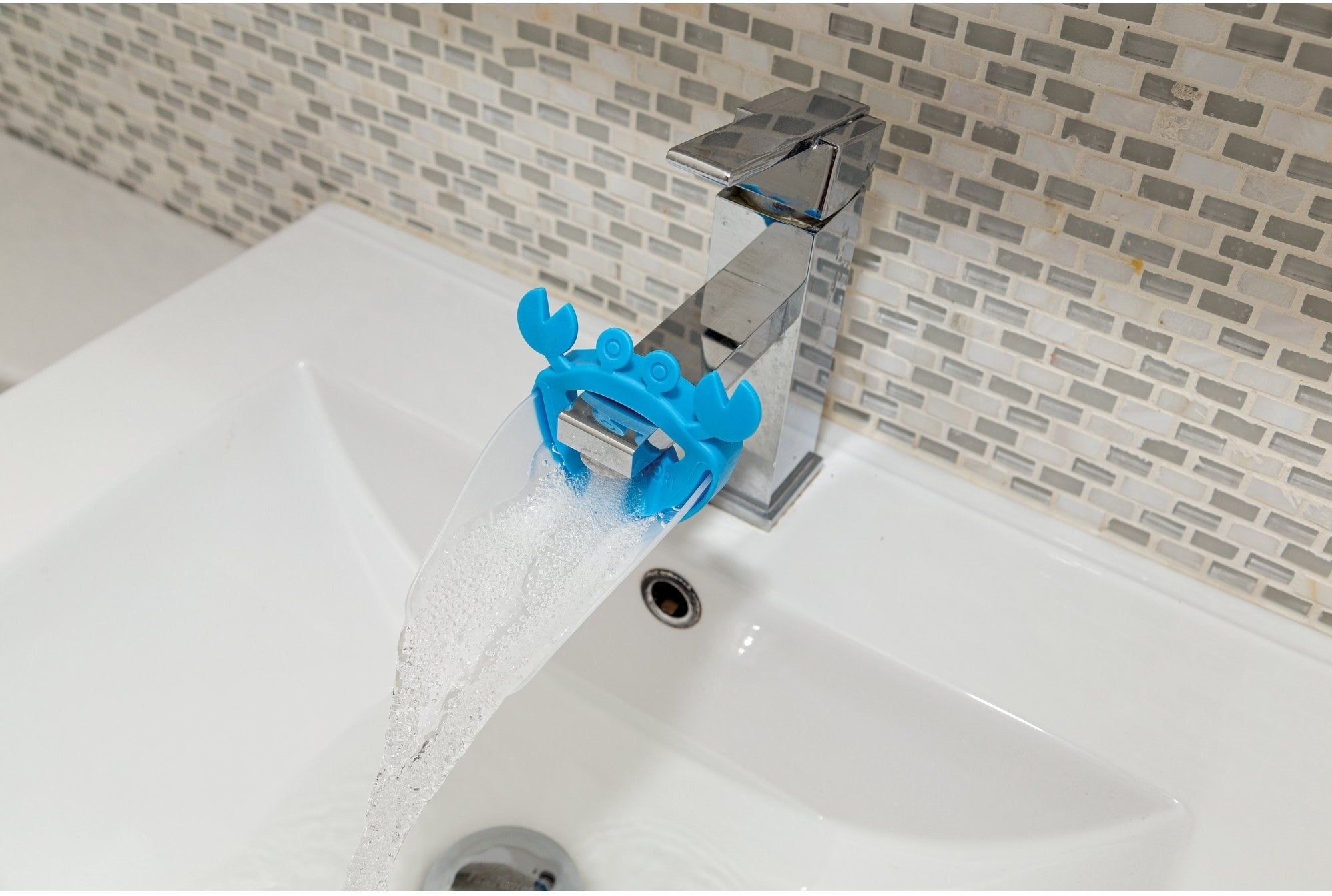 the blue and white faucet extender used on a bathtub faucet
