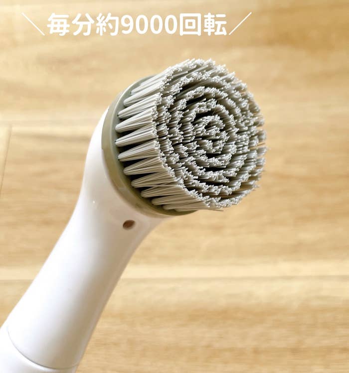 3COINS(スリーコインズ)のおすすめ掃除グッズ「【KITINTO】電動ブラシ」