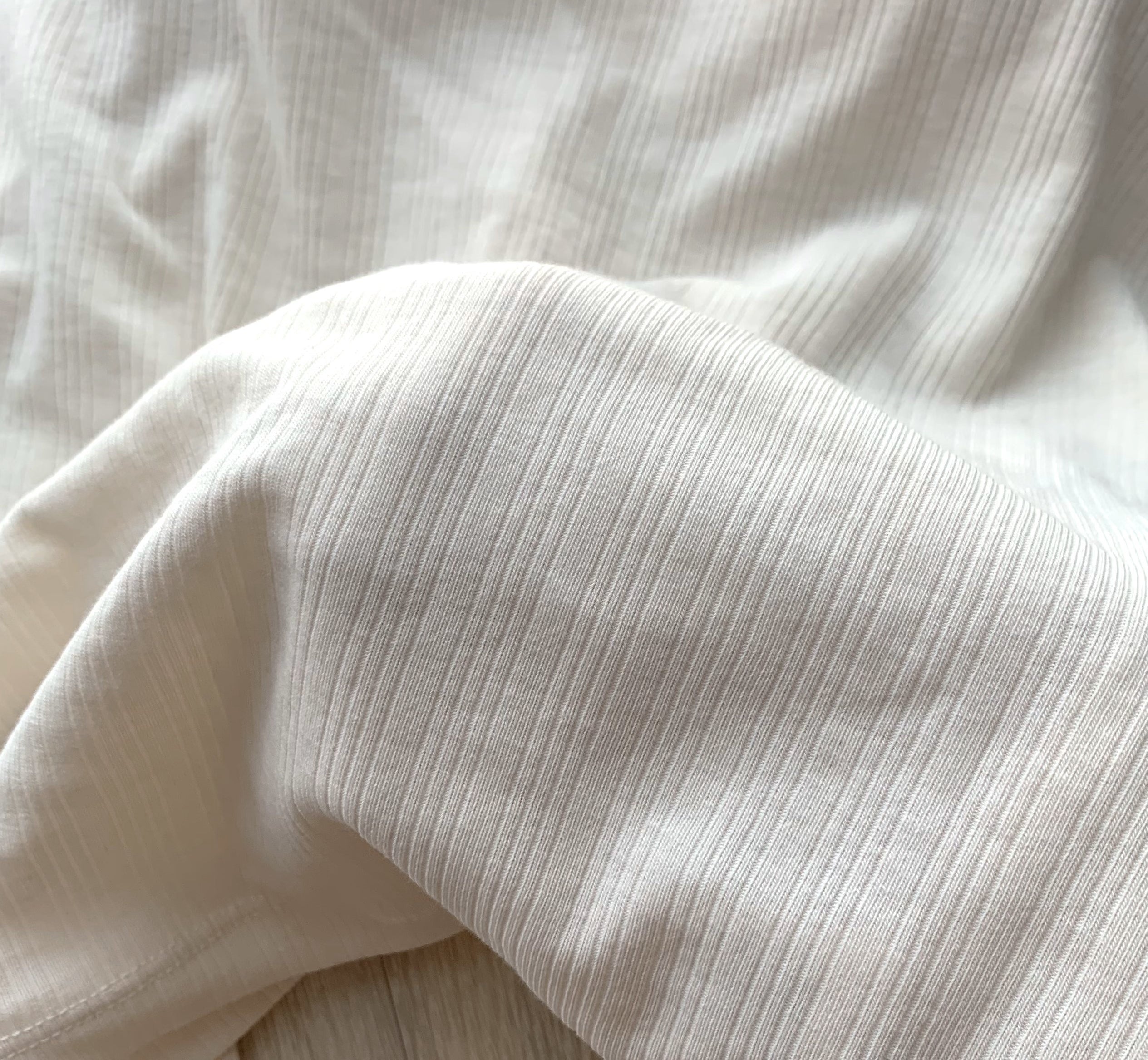 GU（ジーユー）のおすすめのレディースアイテム「ブラフィールスクエアネックタンクトップ」