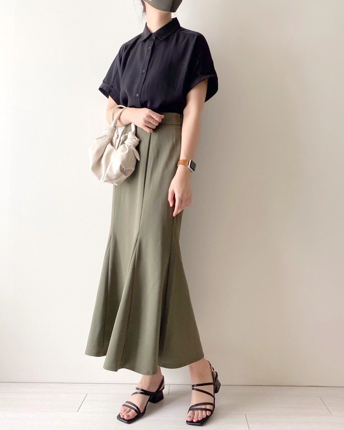 GU（ジーユー）のおすすめトップス「ドレープシャツ（半袖）」