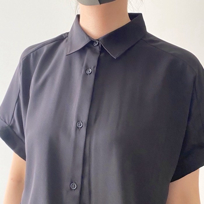 GU（ジーユー）のおすすめトップス「ドレープシャツ（半袖）」
