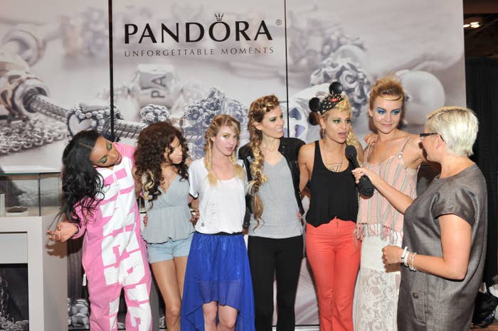 lisa at a pandora event with other models