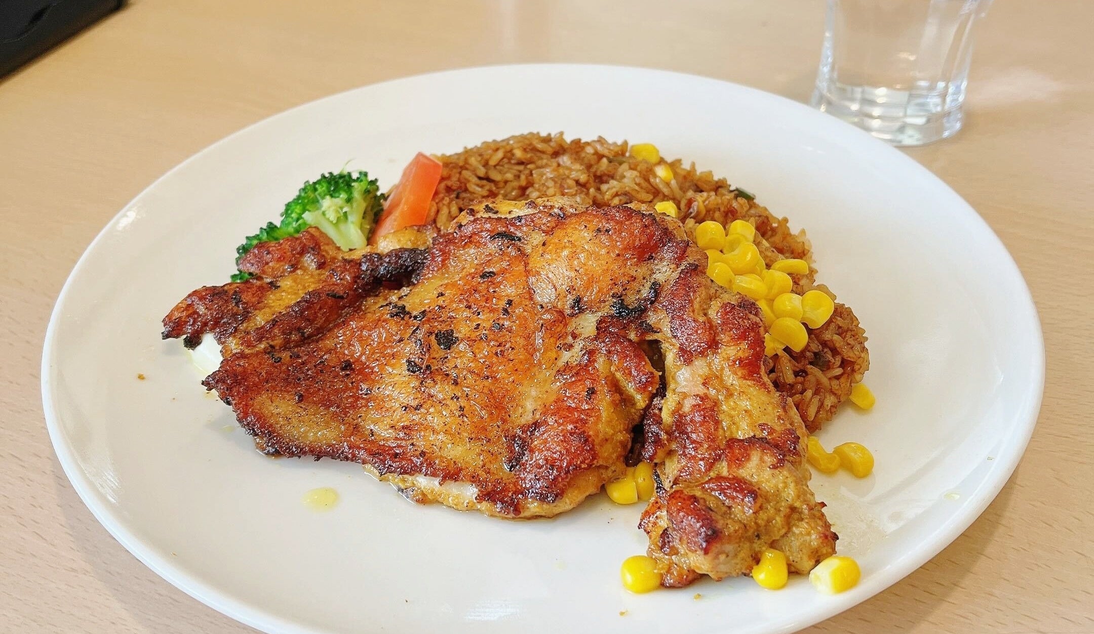 ジョナサンのオススメのメニュー「タンドリーチキン＆メキシカンピラフ」