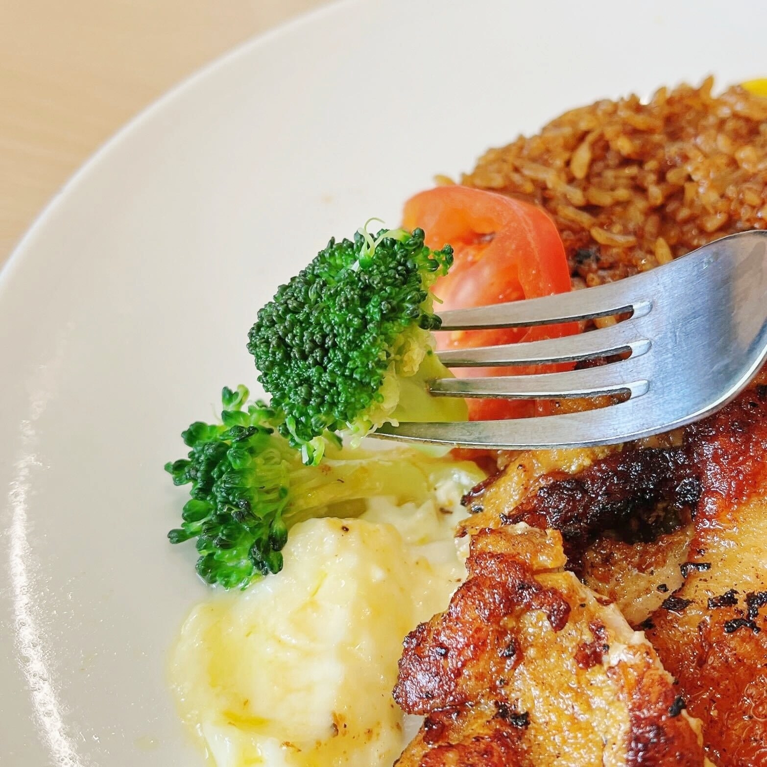 ジョナサンのオススメのメニュー「タンドリーチキン＆メキシカンピラフ」