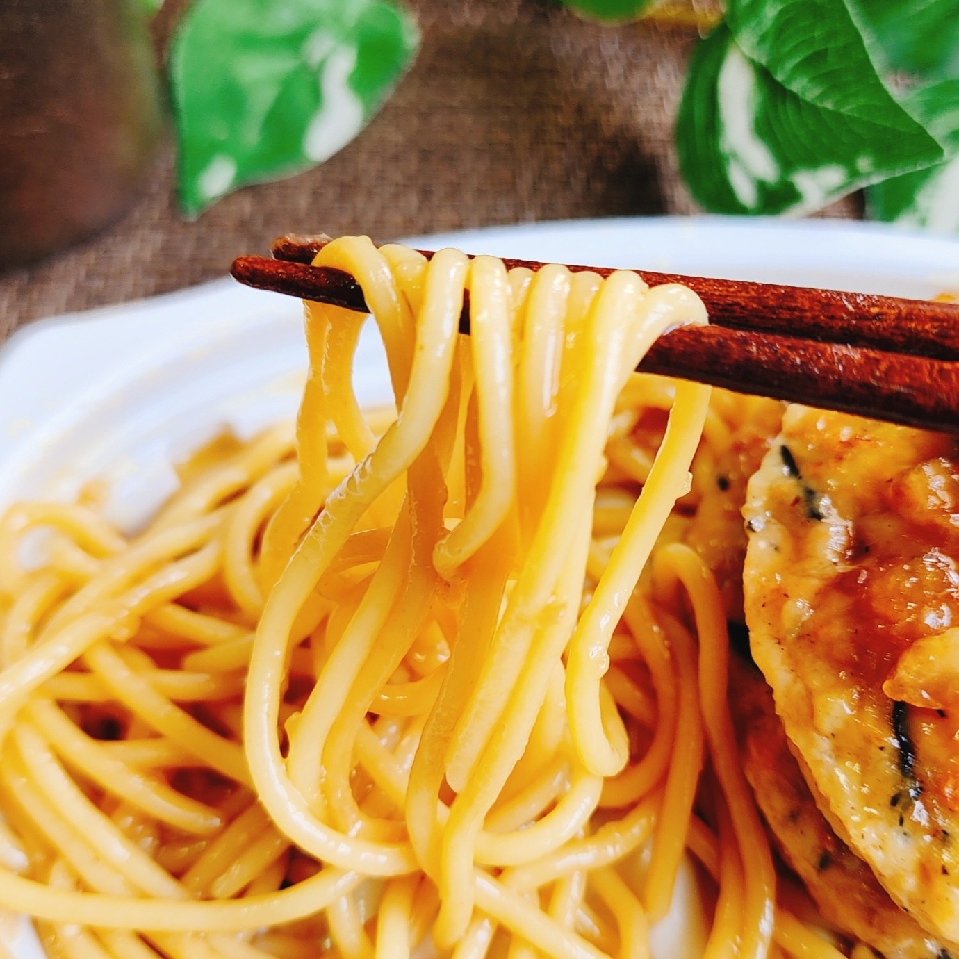 FamilyMart（ファミリーマート）のおすすめフード「豆腐ハンバーグ（和風おろしソース）」