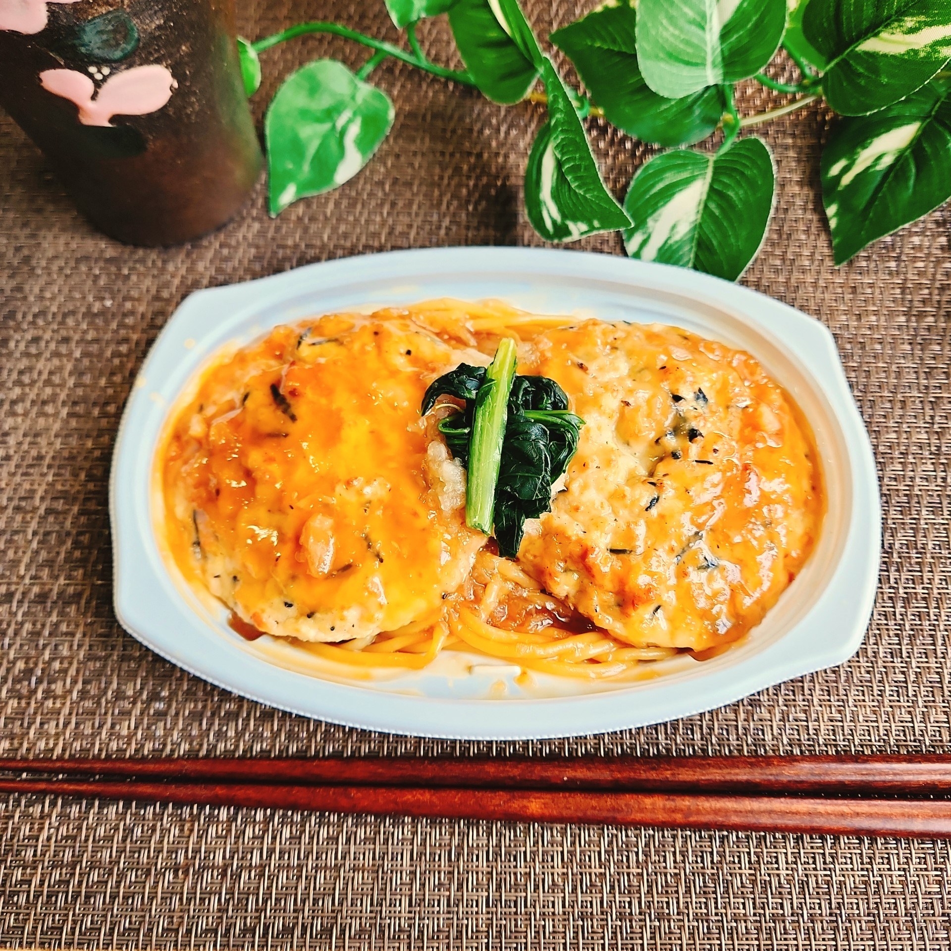 FamilyMart（ファミリーマート）のおすすめフード「豆腐ハンバーグ（和風おろしソース）」