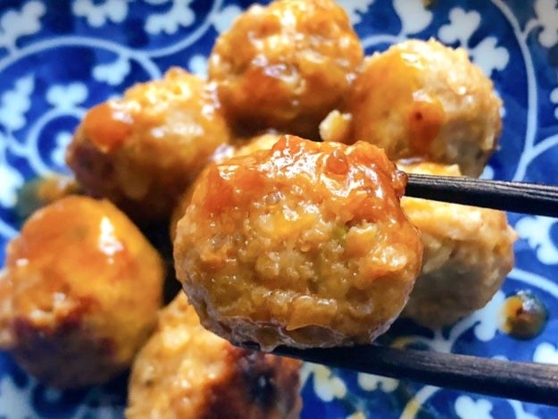 FamilyMart(ファミリーマート)のオススメの冷凍食品「なんこつたっぷり!直火焼つくね」