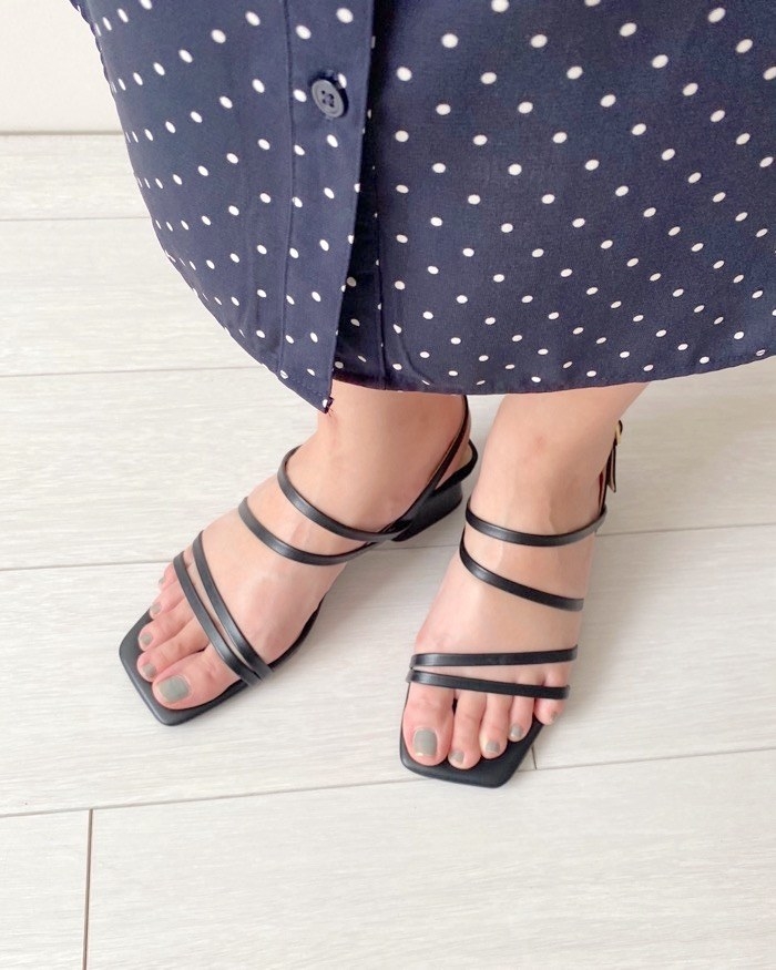 GU（ジーユー）のおすすめサンダル「ナローストラップクリアヒールサンダル」