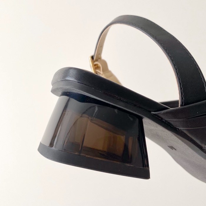 GU（ジーユー）のおすすめサンダル「ナローストラップクリアヒールサンダル」