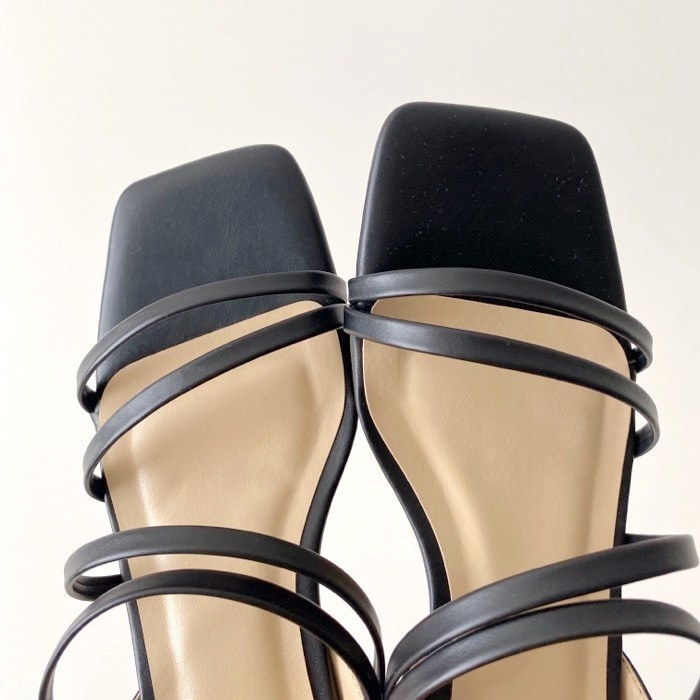 GU（ジーユー）のおすすめサンダル「ナローストラップクリアヒールサンダル」