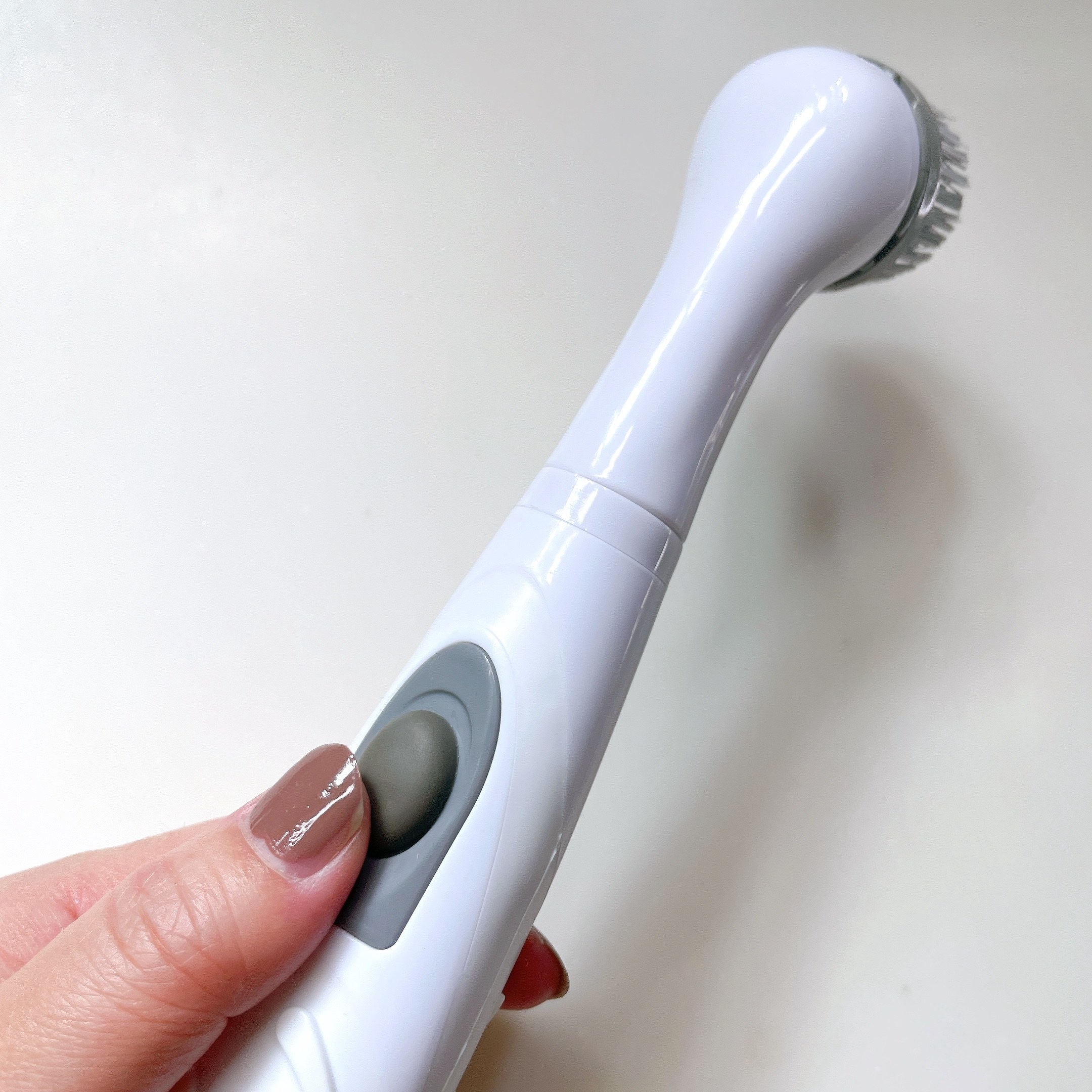 3COINS（スリーコインズ）のおすすめ掃除グッズ「【KITINTO】電動ブラシ」