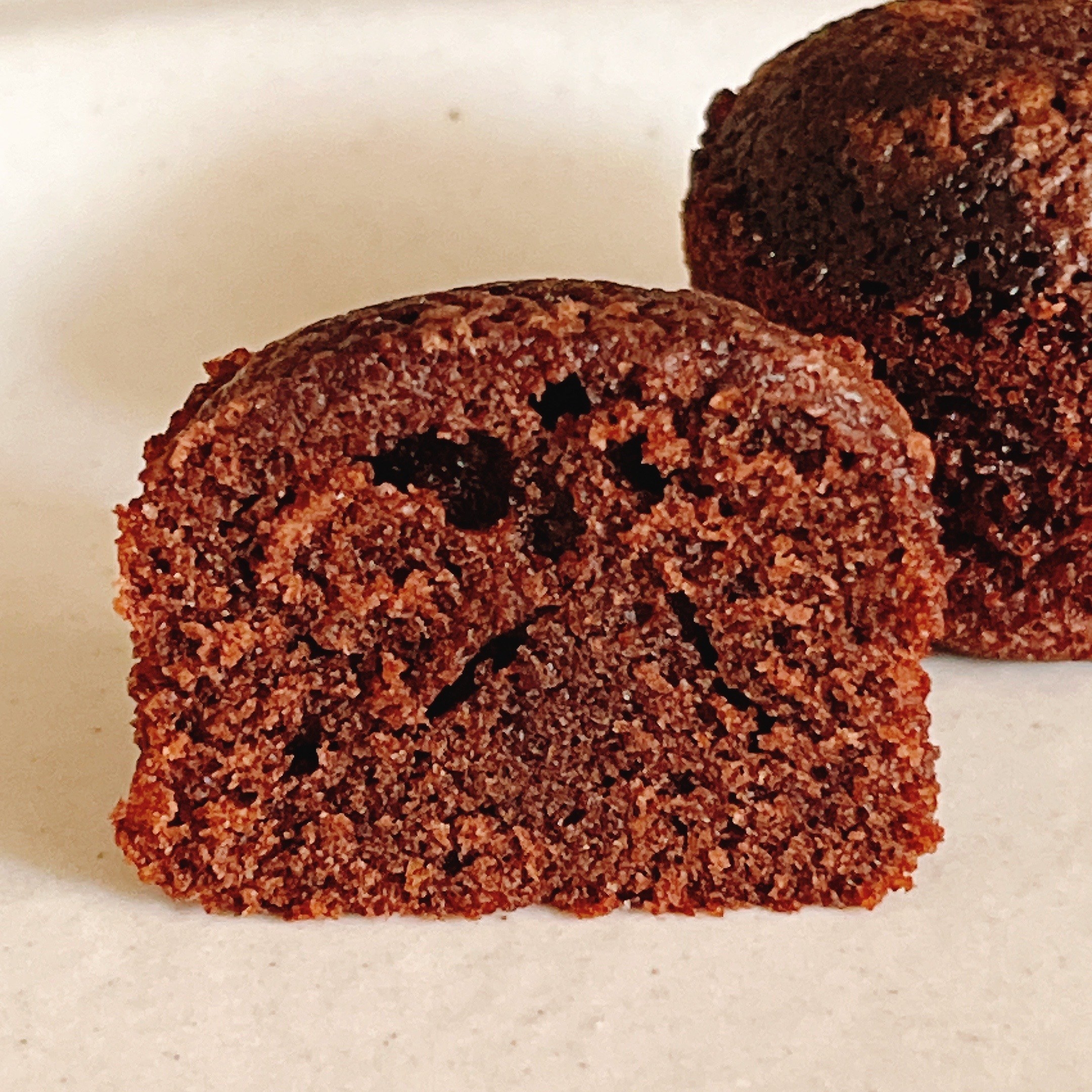 セブンイレブンのスイーツ「プチケーキショコラ 4個入り」