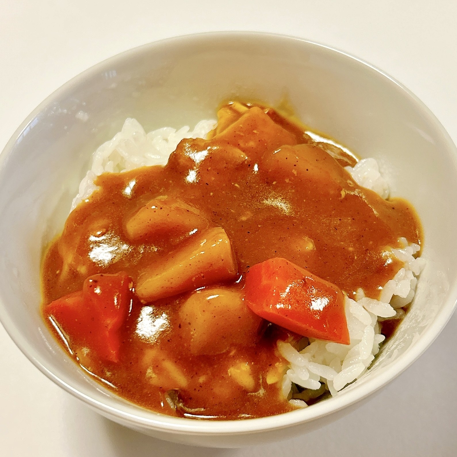 FamilyMart(ファミリーマート)のオススメのチルド総菜「ごはんにちょいかけ!やみつきになる?カレー」