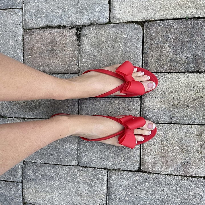 Reviewer wearing red flip flops