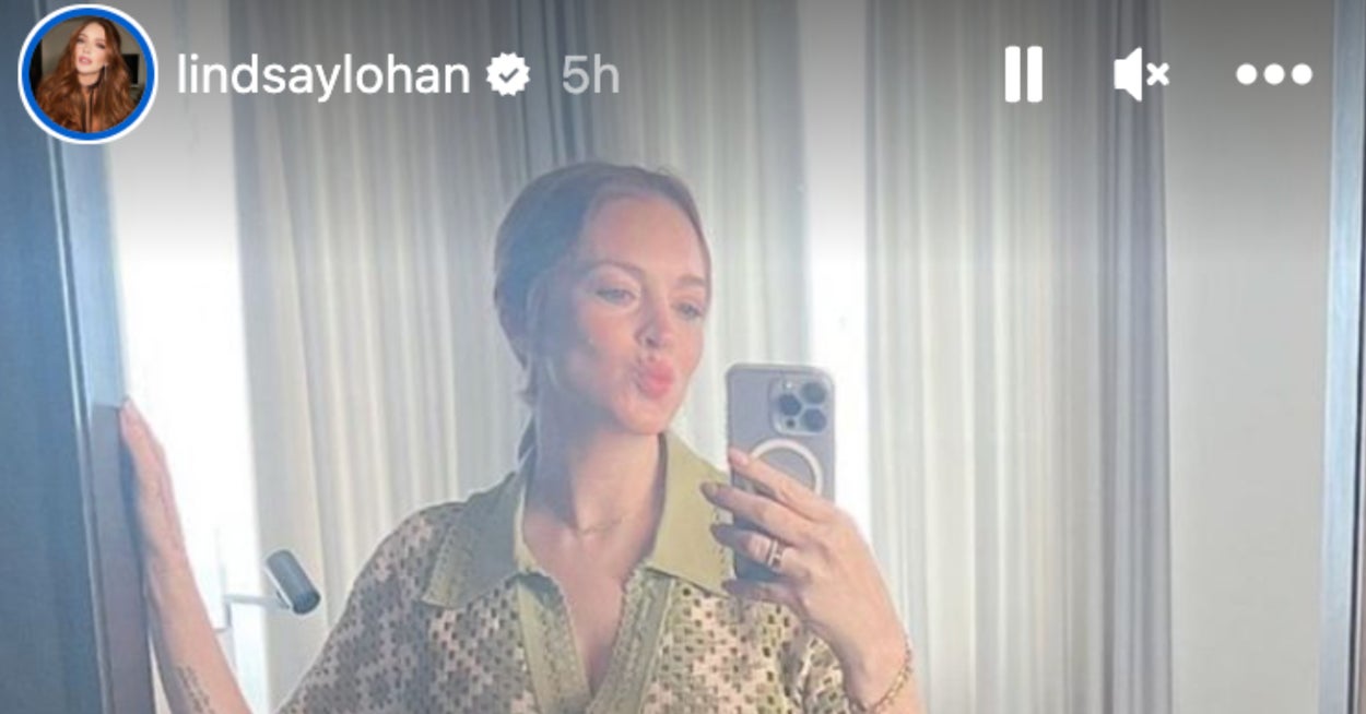 Lindsay Lohan Shared Her First “Baby Bump” Pic, And She’s Absolutely Glowing
