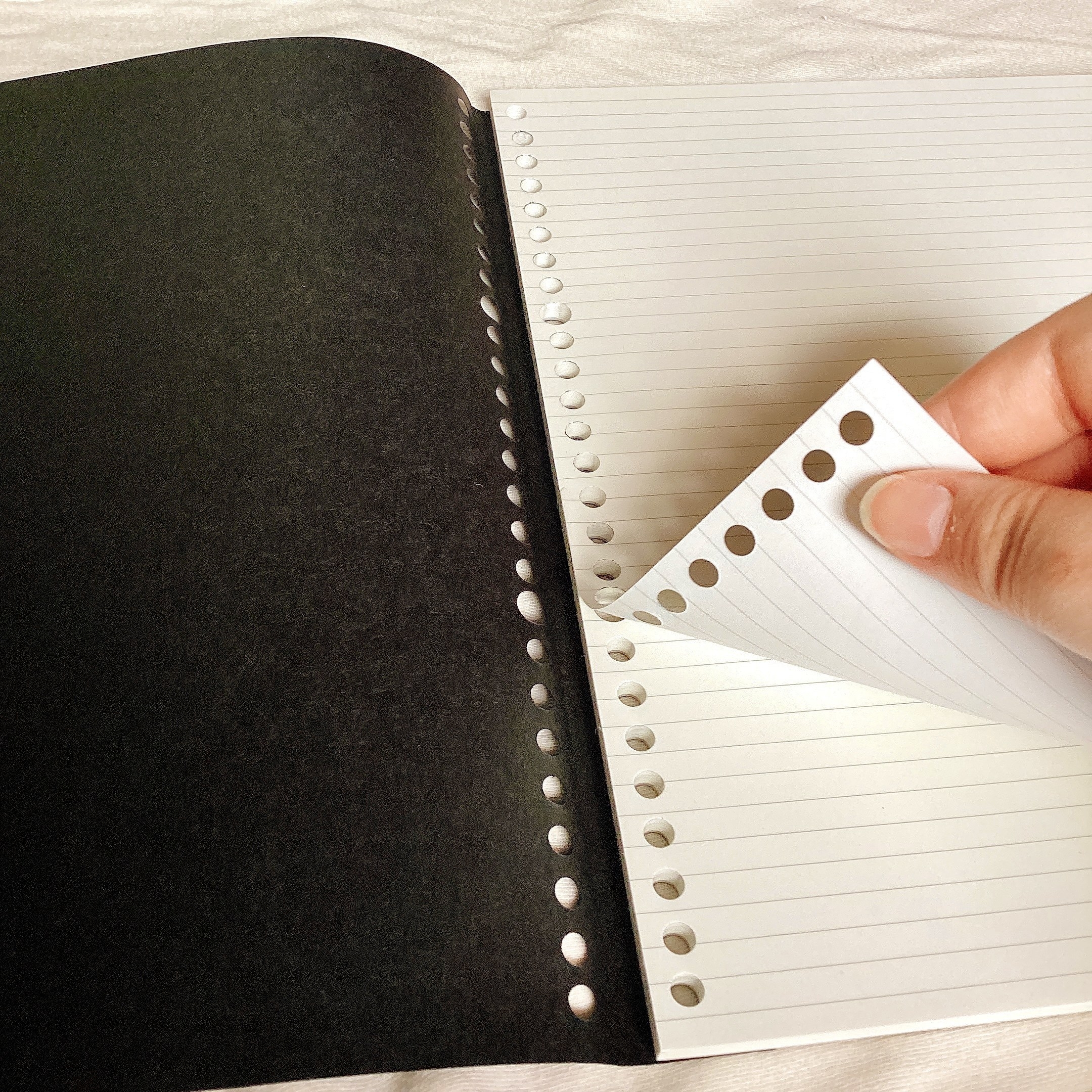 無印良品のおすすめアイデアグッズ「ノート型はがせるルーズリーフ」