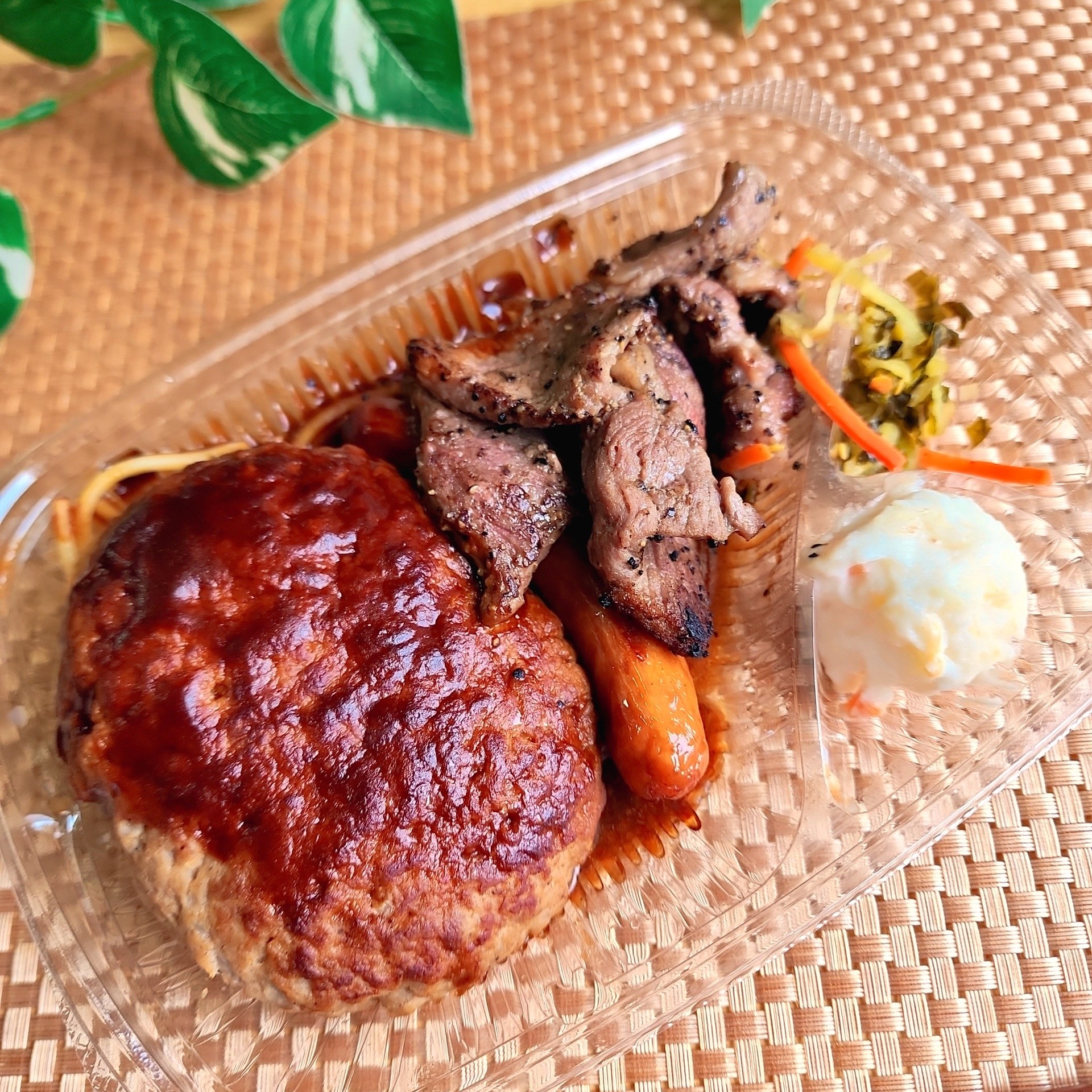 ほっともっとのおすすめ弁当「ハンバーグ＆カットステーキ弁当」