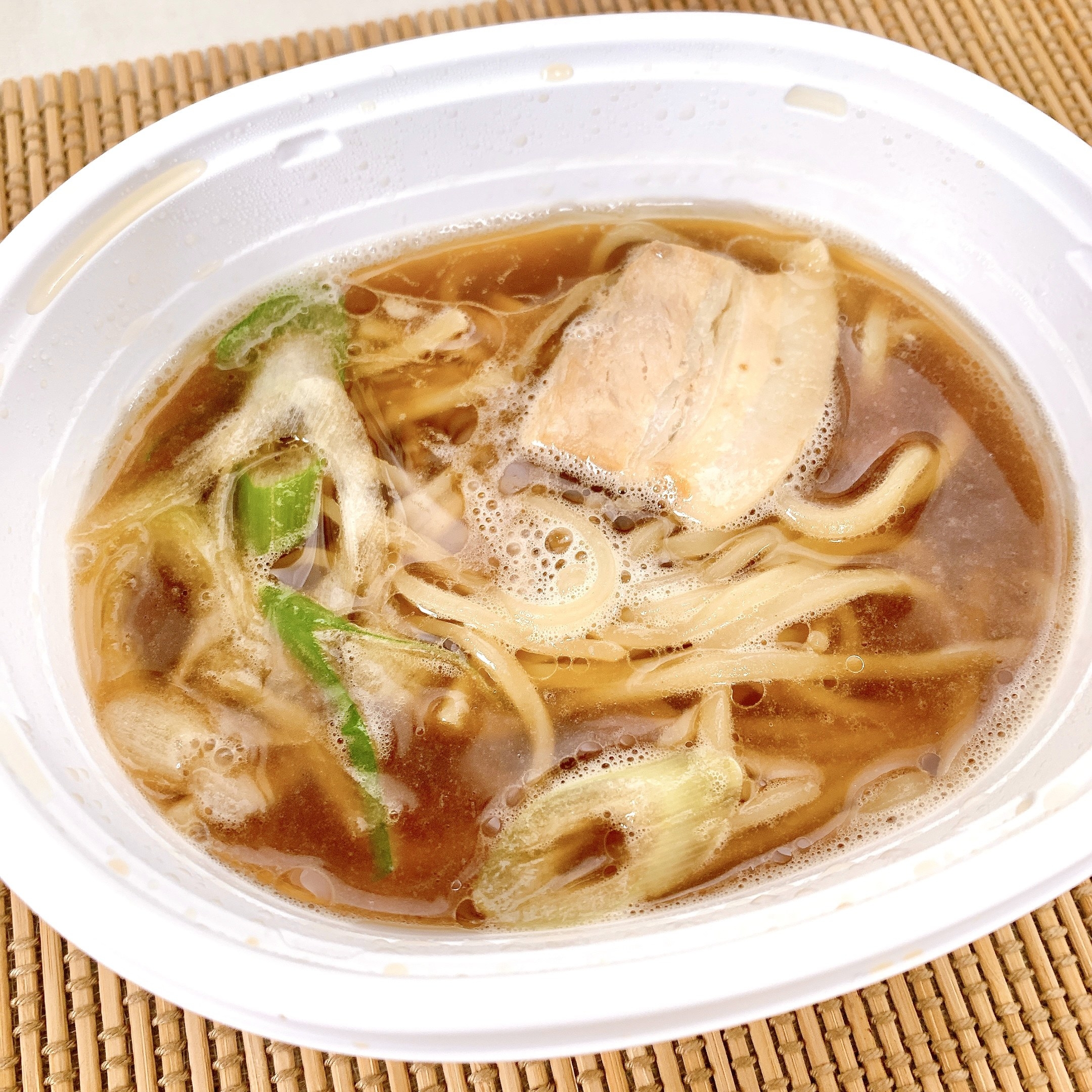セブン-イレブンのおすすめのフード「7プレミアム しょうゆラーメン」