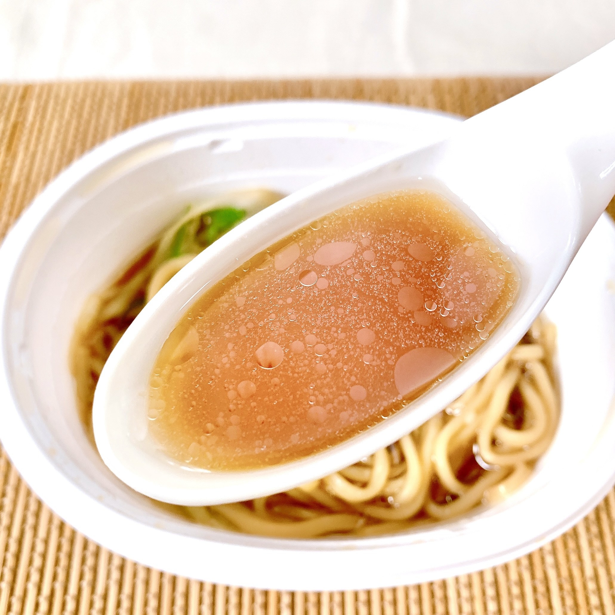 セブン-イレブンのおすすめのフード「7プレミアム しょうゆラーメン」